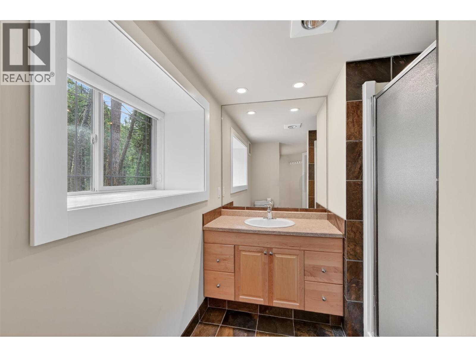8566 Eacrett Road, Dry Gulch, British Columbia  V0A 1K2 - Photo 84 - 10391305