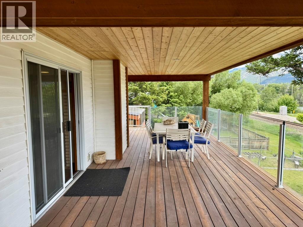 1725 6th Ave Avenue, Invermere, British Columbia  V0A 1K0 - Photo 4 - 10392123