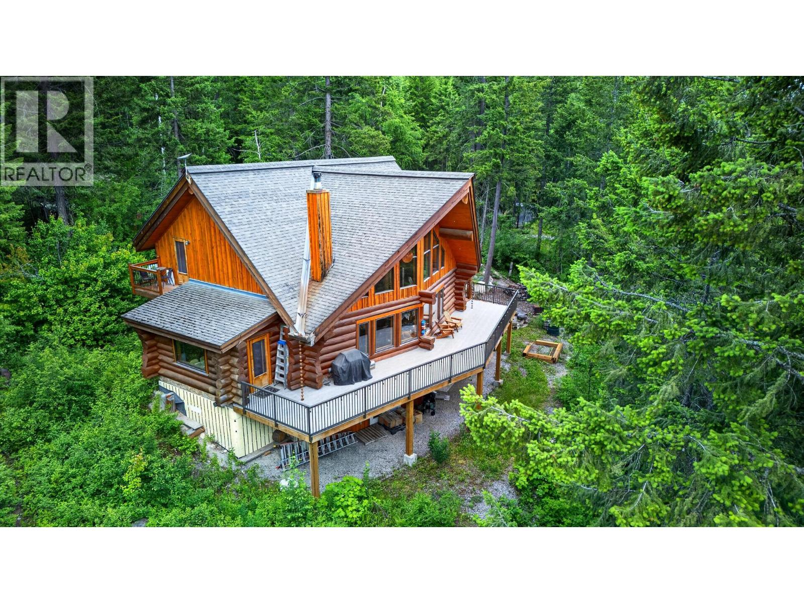 1419 Black Bear Drive, Golden, British Columbia
