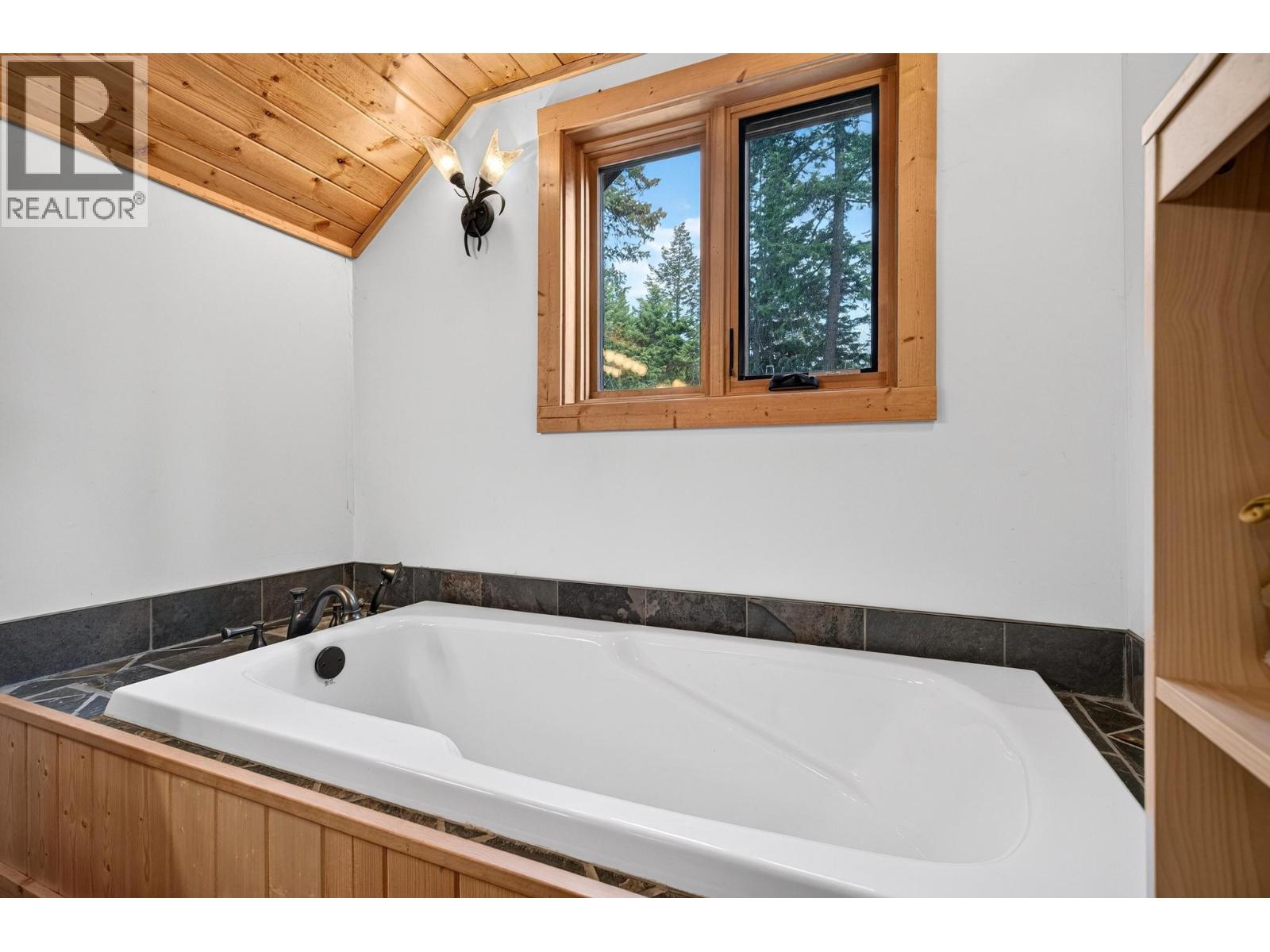 1419 Black Bear Drive, Golden, British Columbia  V0A 1H7 - Photo 45 - 10392508