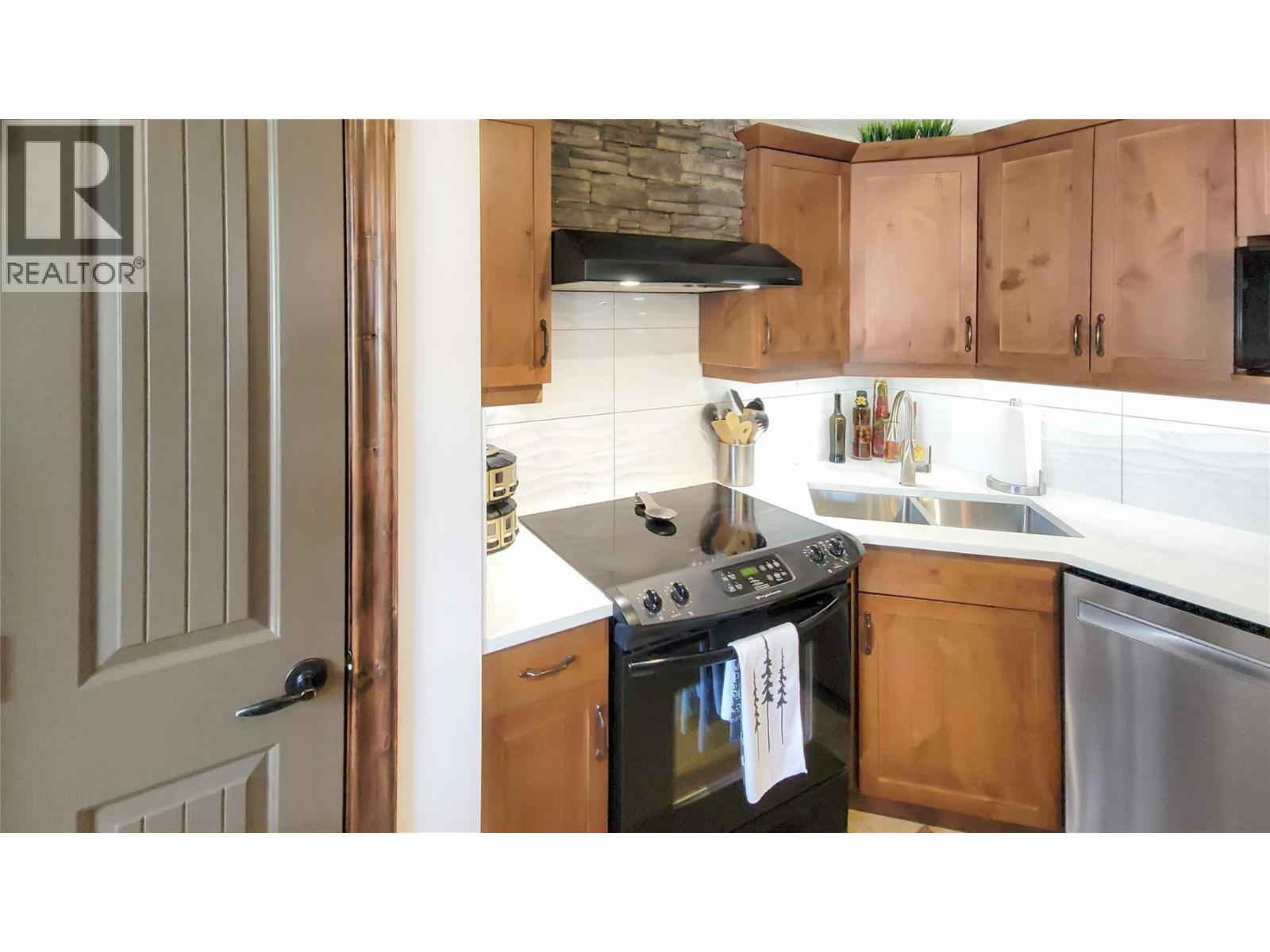 7495 Columbia Avenue Unit# 1106, Radium Hot Springs, British Columbia  V0A 1M0 - Photo 22 - 10392392