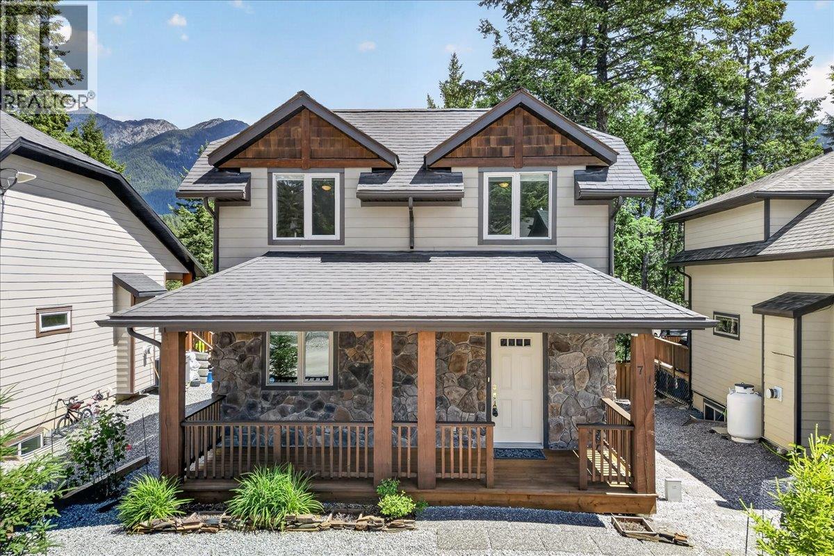 4868 RIVERVIEW Drive Unit# 71, Edgewater, British Columbia