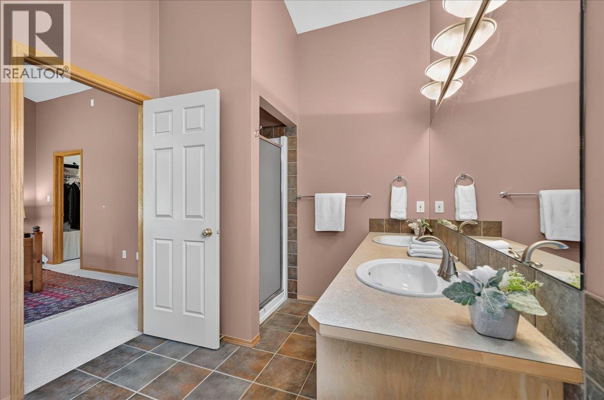835 Lakeview Drive Unit# 3, Windermere, British Columbia  V0A 1K3 - Photo 34 - 10392772
