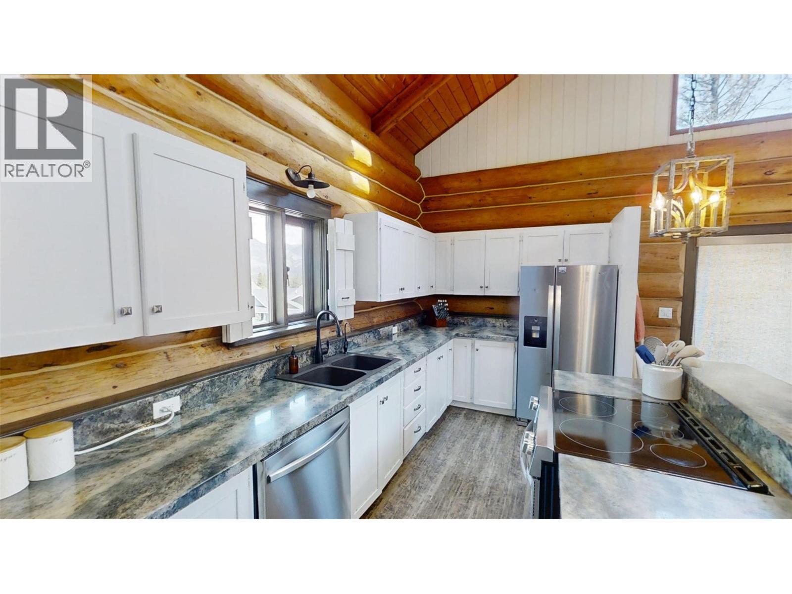1600 14th Street, Invermere, British Columbia  V0A 1K0 - Photo 13 - 10392806