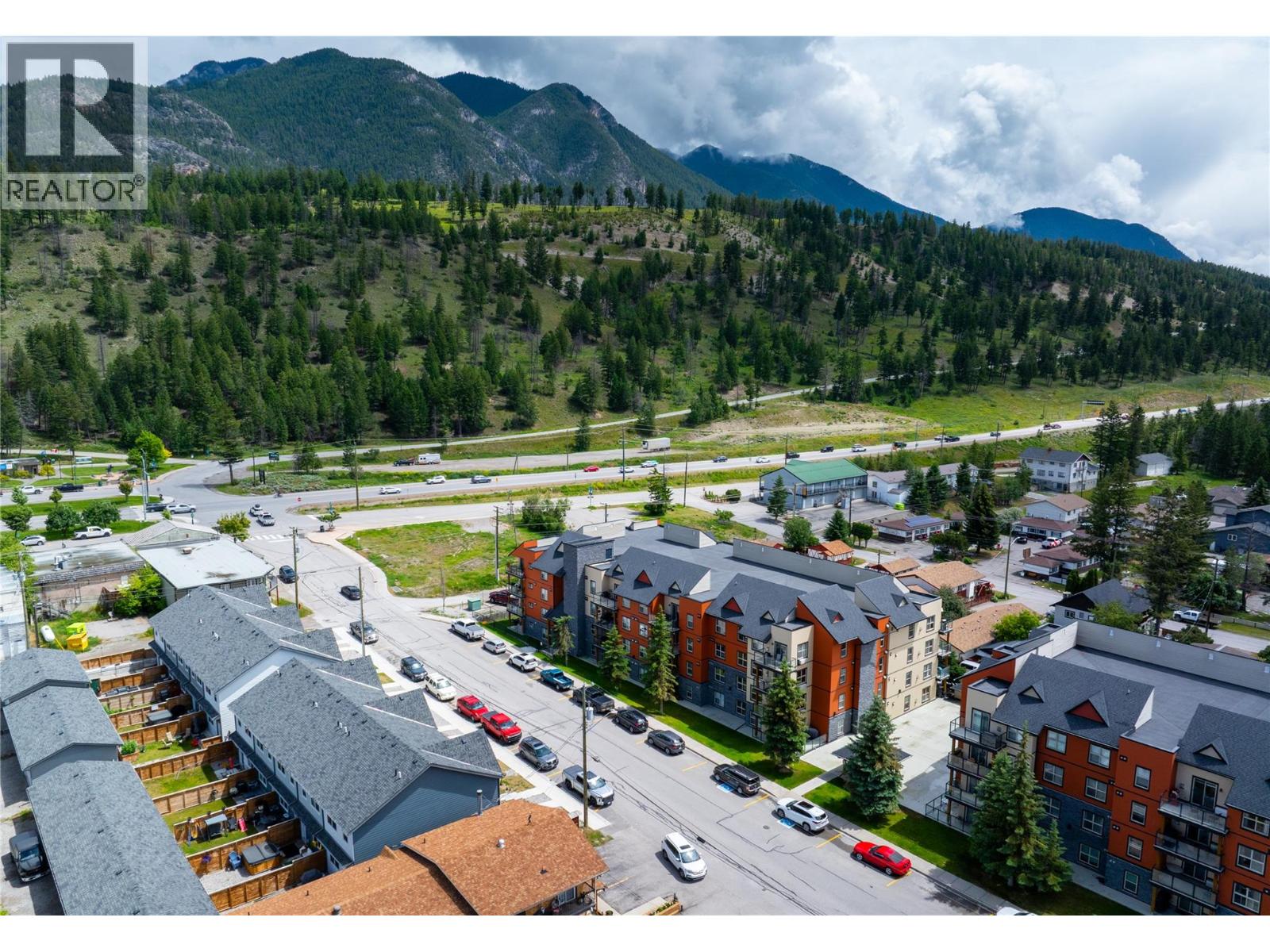 4884 Stanley Street Unit# 1105, Radium Hot Springs, British Columbia  V0A 1M0 - Photo 2 - 10392951