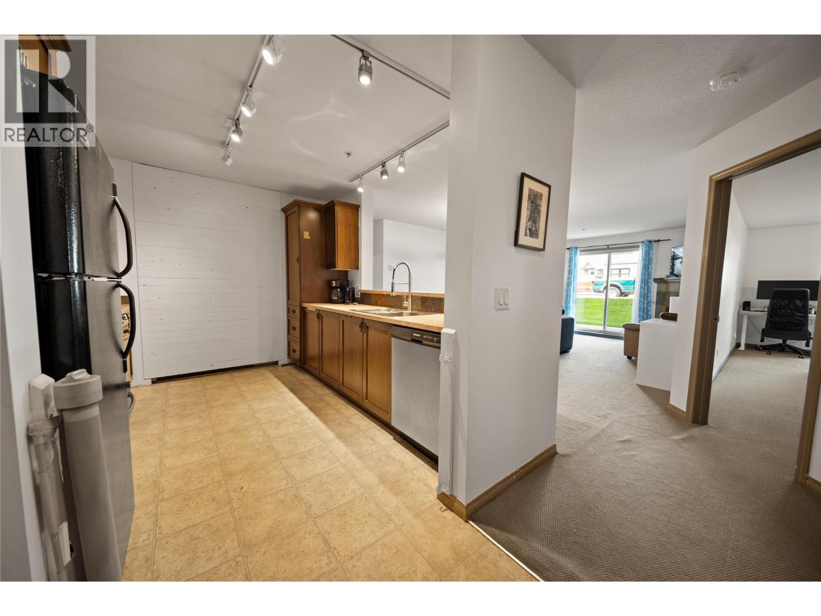 4884 Stanley Street Unit# 1105, Radium Hot Springs, British Columbia  V0A 1M0 - Photo 6 - 10392951