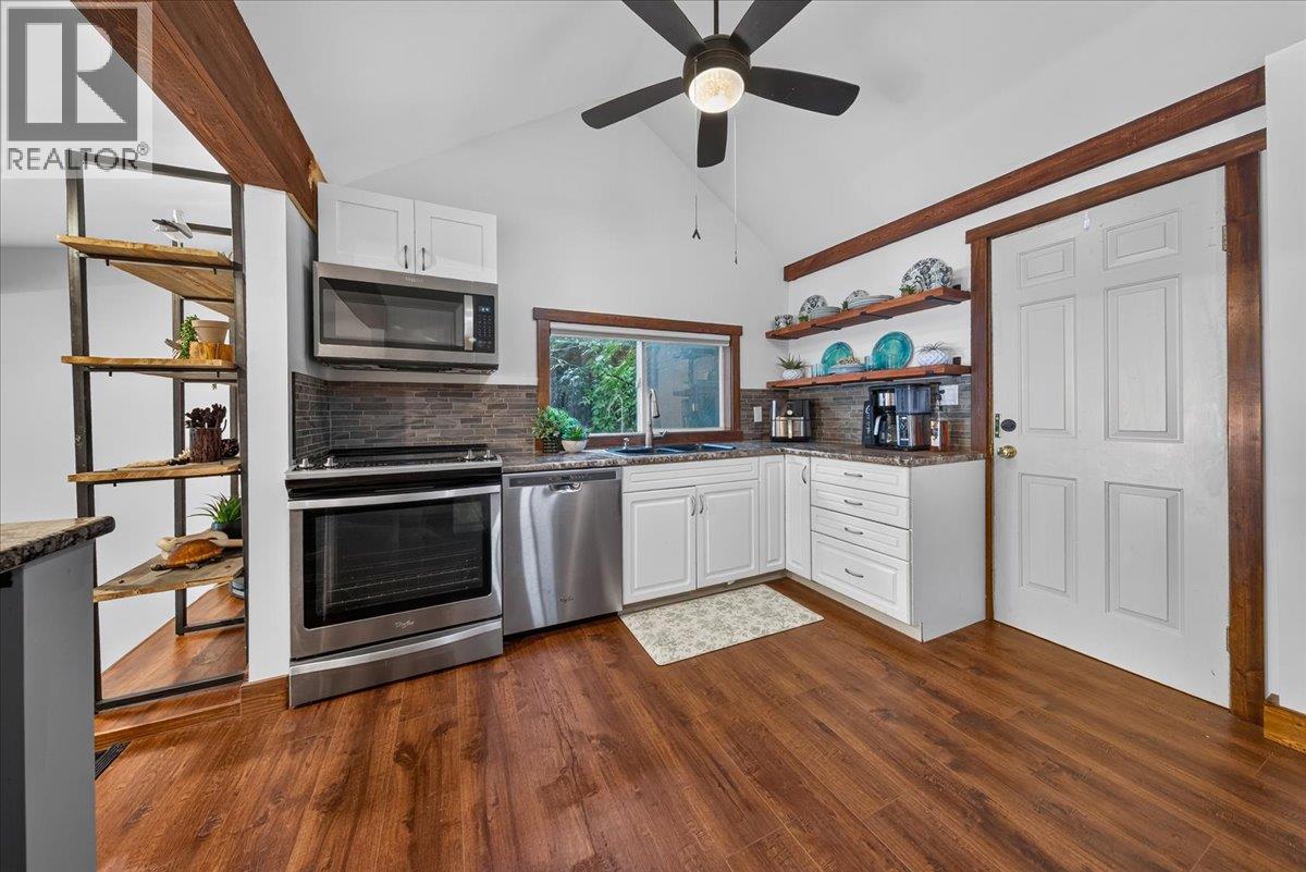 1518 Lower Lakeview Lane, Invermere, British Columbia  V0A 1K0 - Photo 17 - 10393318
