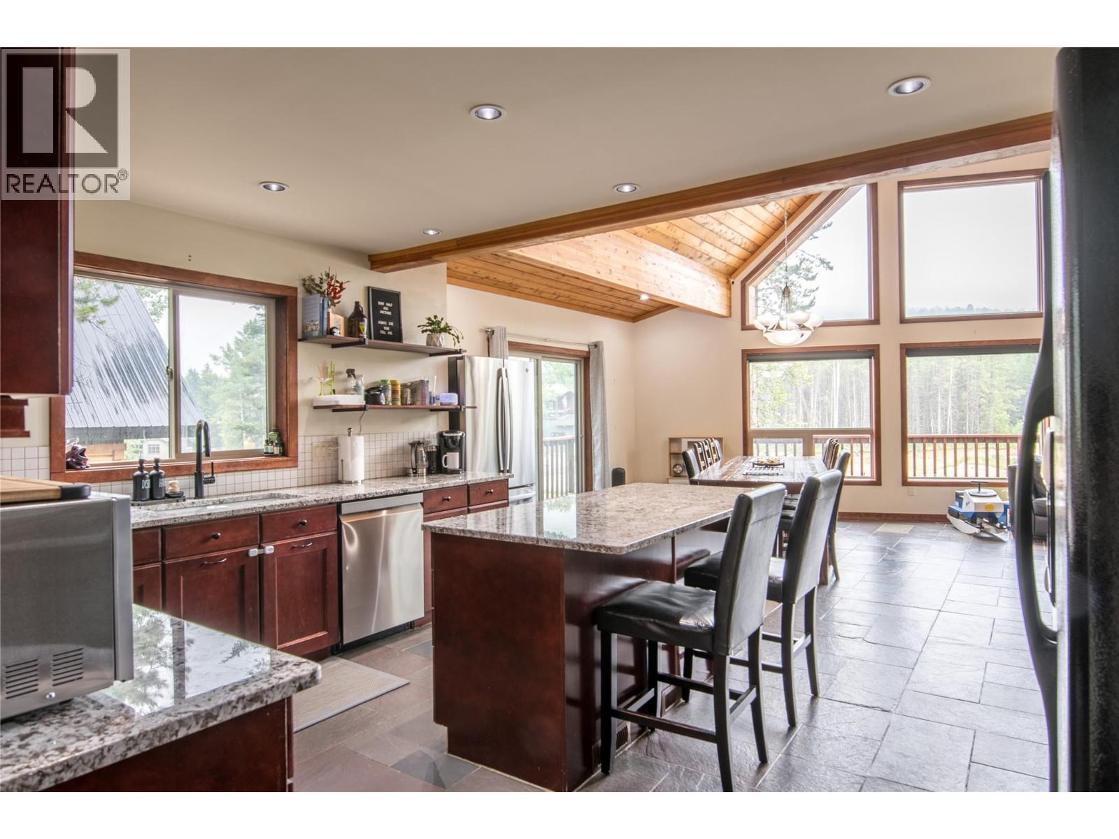 1445 Granite Drive, Golden, British Columbia  V0A 1H3 - Photo 9 - 10393323