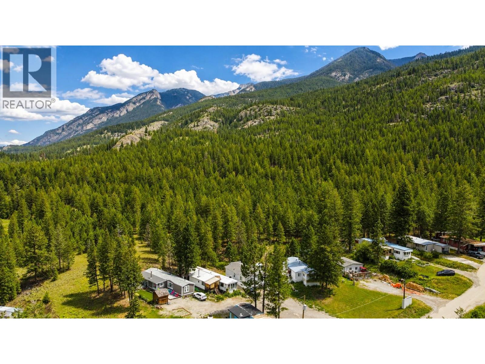 8634 93/95 Highway Unit# 28, Radium Hot Springs, British Columbia  V0A 1M0 - Photo 2 - 10393235
