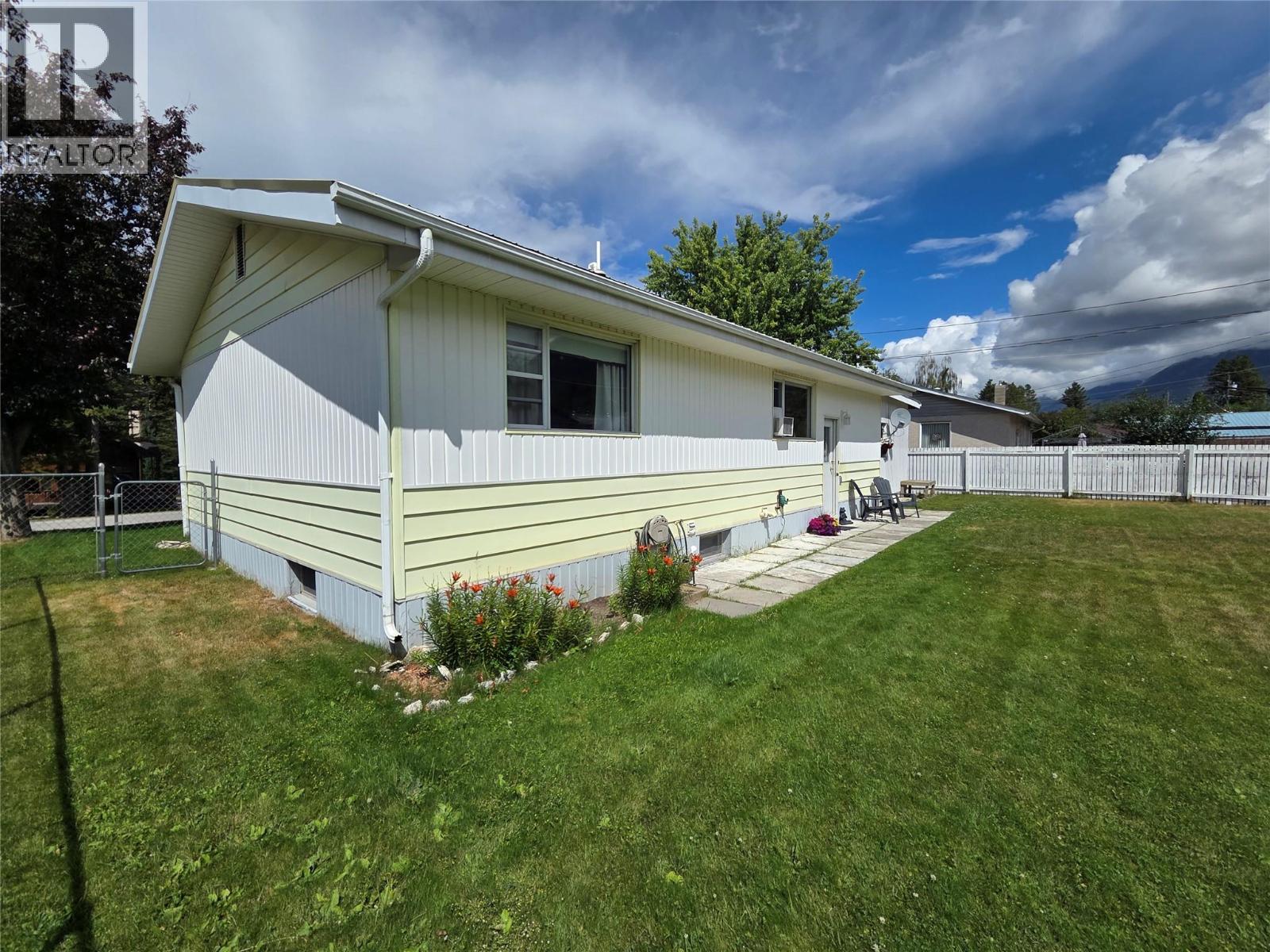 7508 Jackson Avenue, Radium Hot Springs, British Columbia  V0A 1M0 - Photo 12 - 10393344