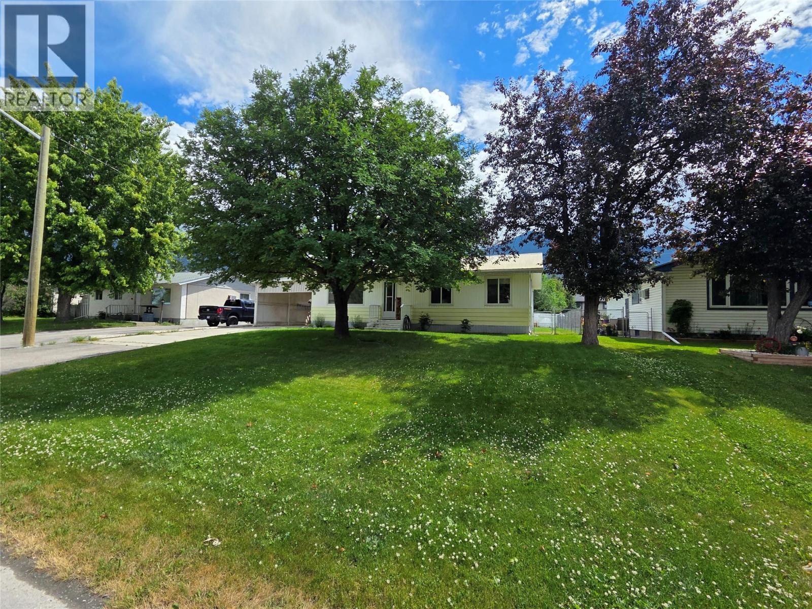 7508 Jackson Avenue, Radium Hot Springs, British Columbia  V0A 1M0 - Photo 2 - 10393344