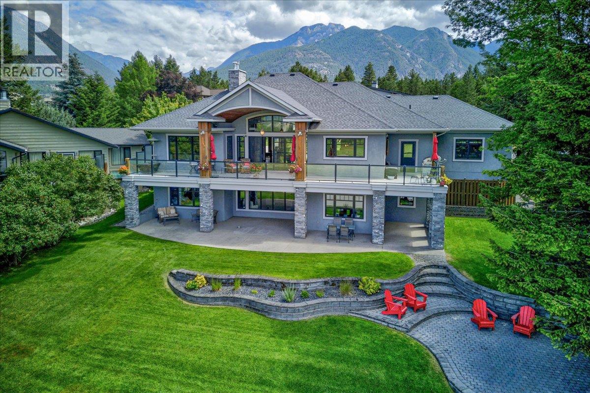 7495 Sun Valley Place, Radium Hot Springs, British Columbia