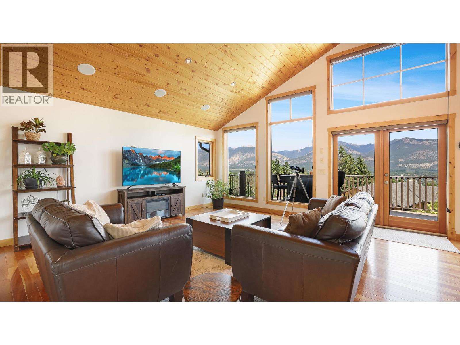 1910 Pineridge Drive, Invermere, British Columbia  V0A 1K4 - Photo 2 - 10393525