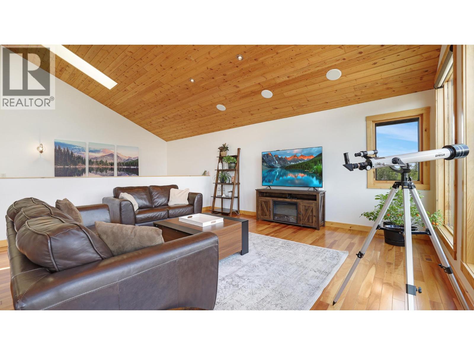 1910 Pineridge Drive, Invermere, British Columbia  V0A 1K4 - Photo 3 - 10393525