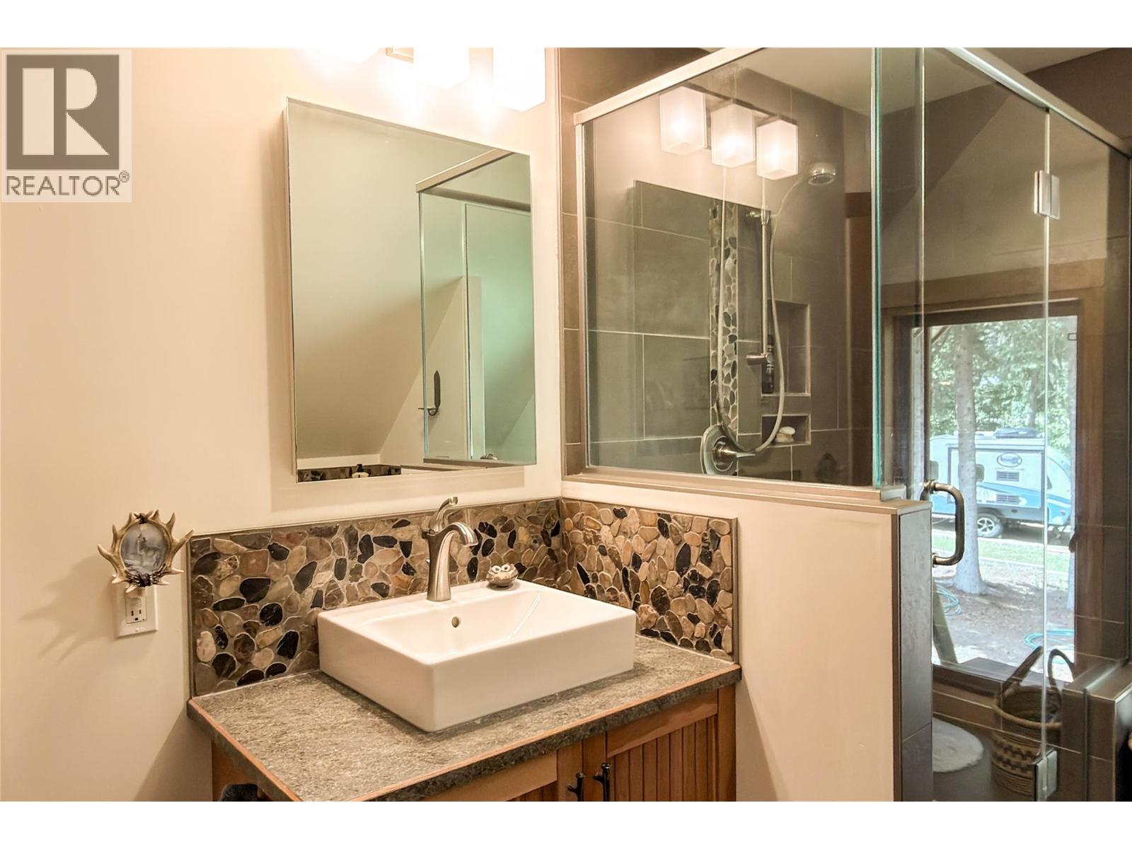 2622 95 Highway S, Golden, British Columbia  V0A 1H4 - Photo 14 - 10393688