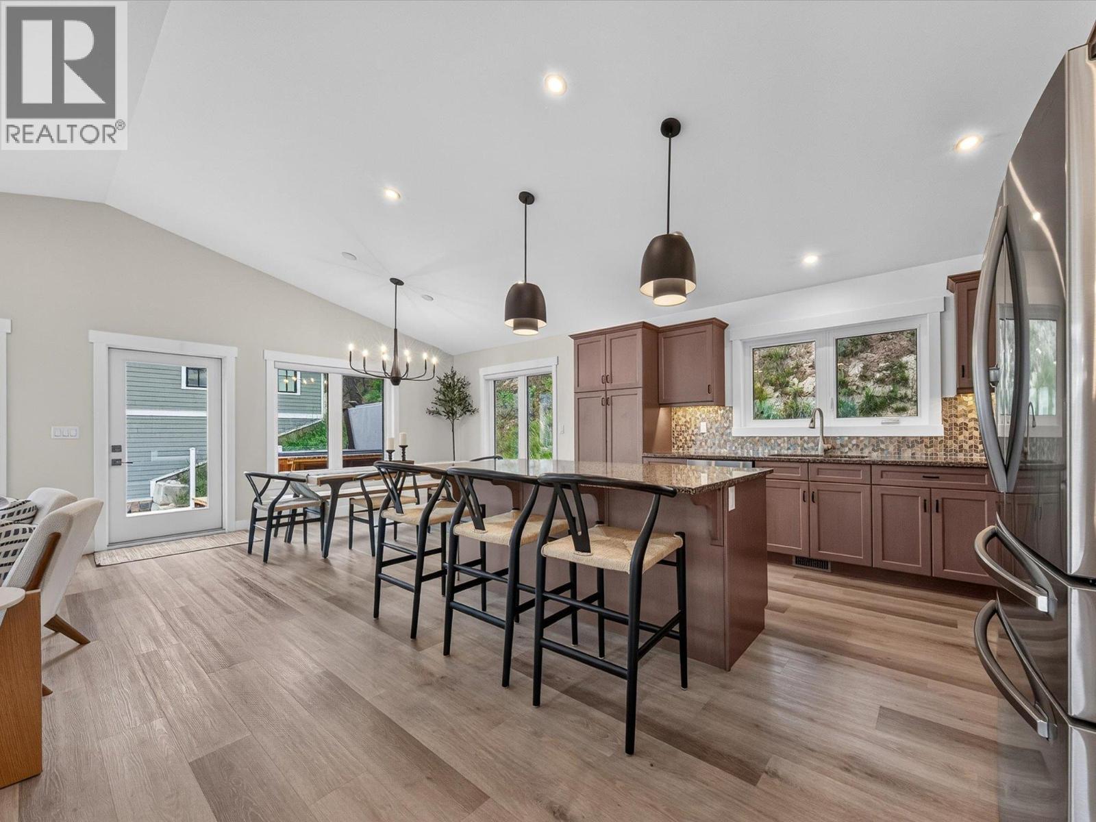 675 Taynton Drive, Invermere, British Columbia  V0A 1K0 - Photo 6 - 10393704