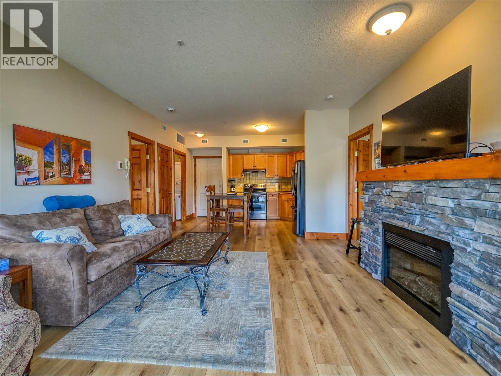 701 14a Crescent Unit# 102, Invermere, British Columbia  V0A 1K0 - Photo 4 - 10393348