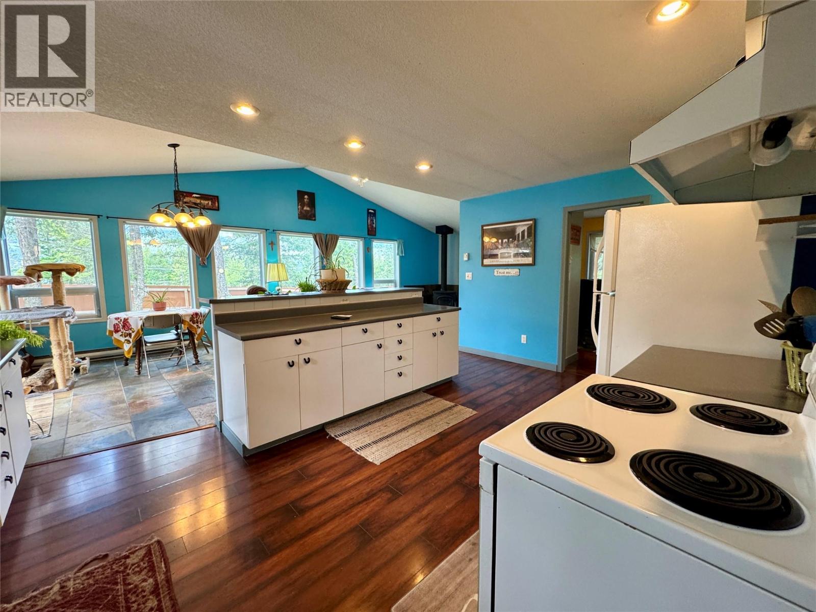 4949 Luxor Creek Road, Edgewater, British Columbia  V0A 1B0 - Photo 8 - 10393620