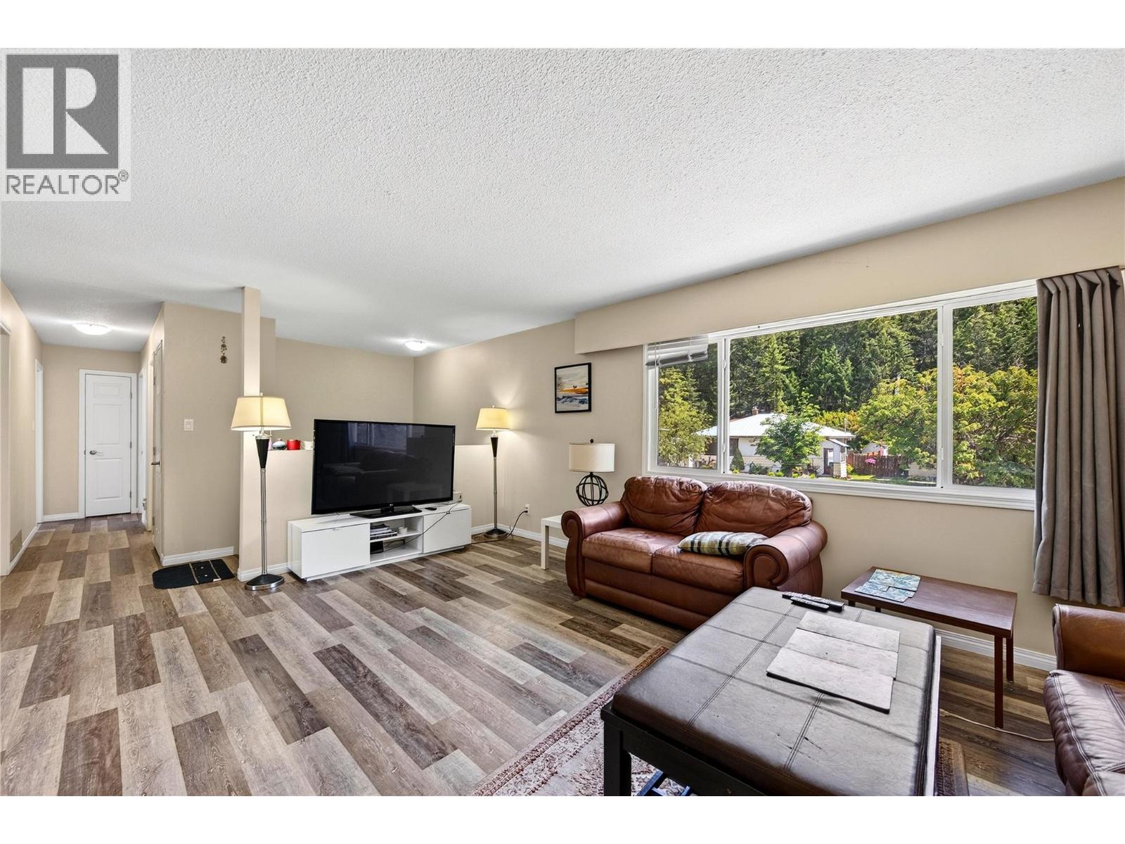 1252 Alexander Drive, Golden, British Columbia  V0A 1H0 - Photo 11 - 10394001