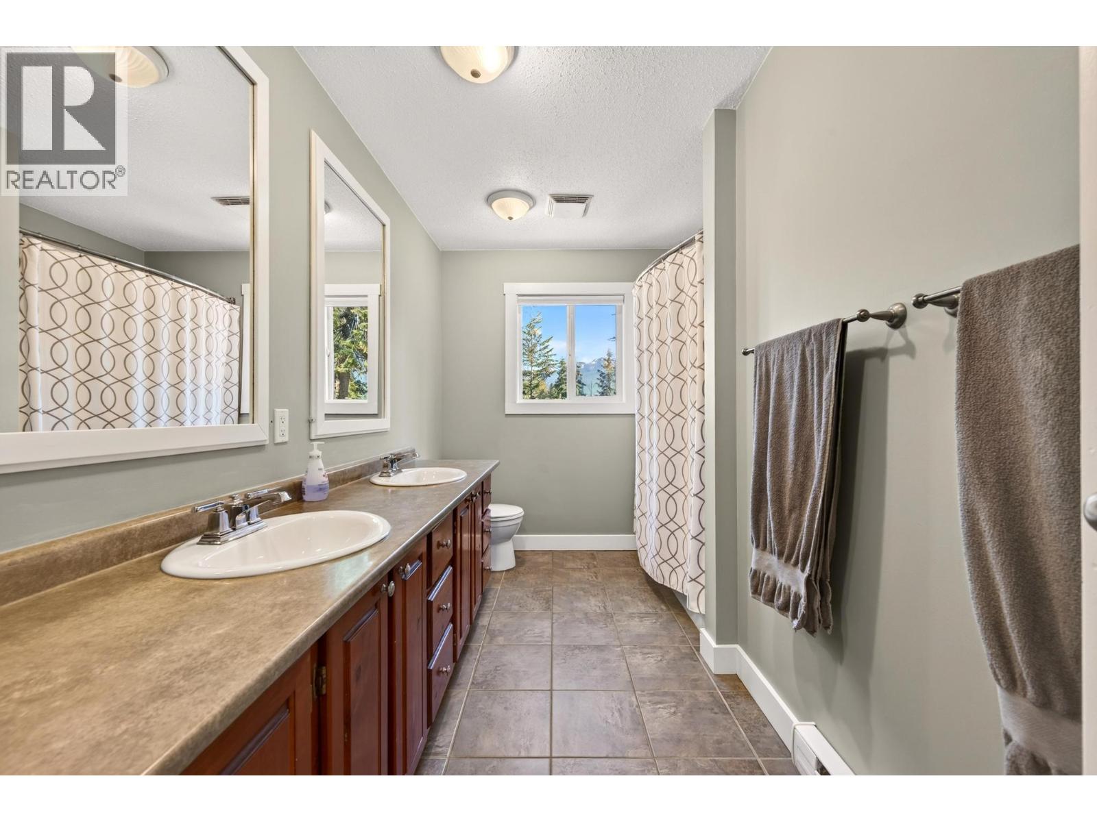 1325 Pine Drive, Golden, British Columbia  V0A 1H1 - Photo 33 - 10394192