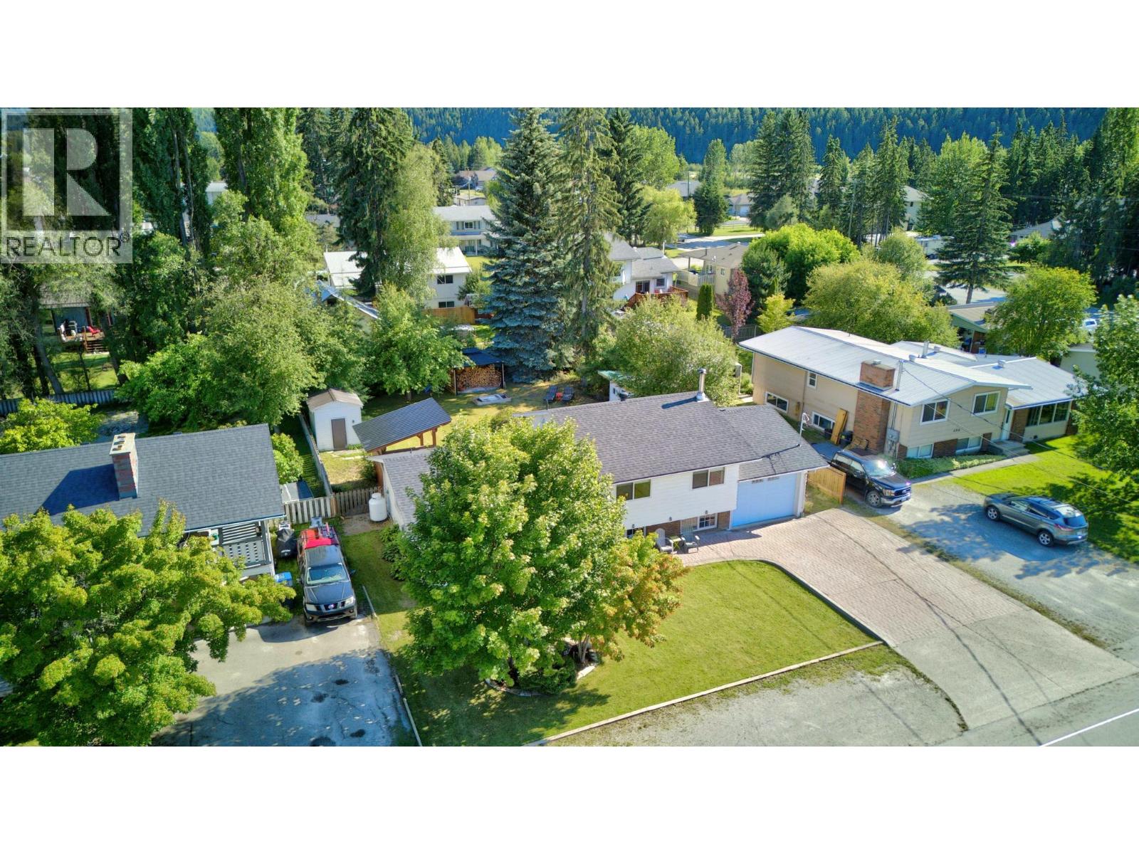 506 5th Street, Golden, British Columbia  V0A 1H0 - Photo 2 - 10394196