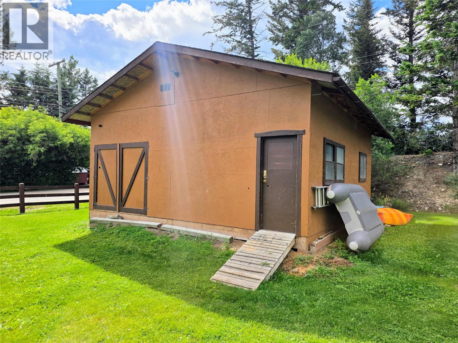 2110 13th Avenue, Invermere, British Columbia  V0A 1K4 - Photo 13 - 10394303