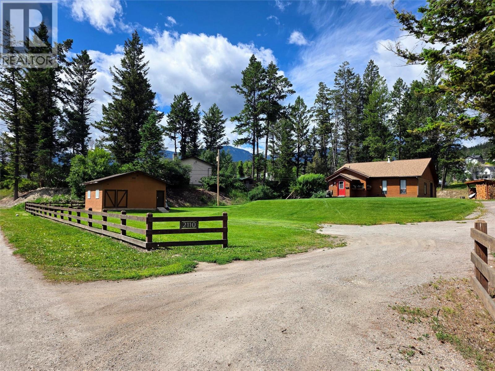 2110 13th Avenue, Invermere, British Columbia  V0A 1K4 - Photo 3 - 10394303