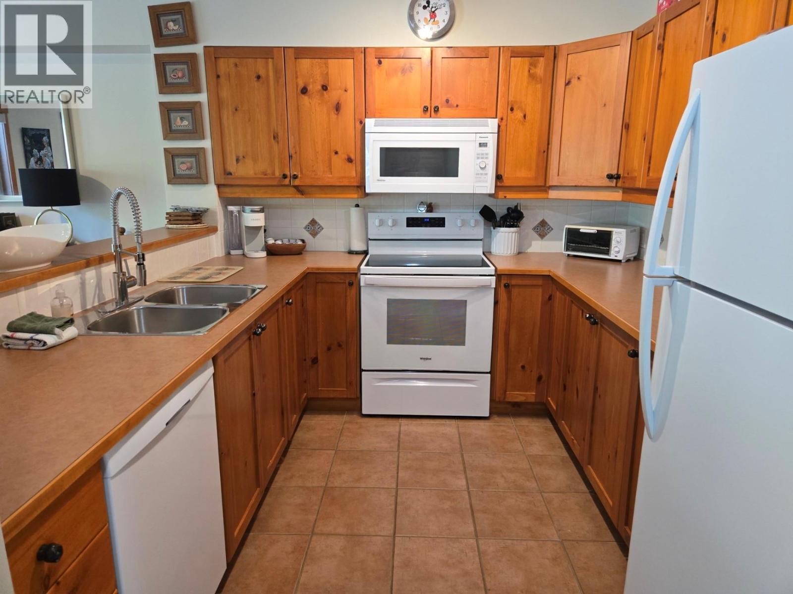2075 Summit Drive Unit# 27, Panorama, British Columbia  V0A 1T0 - Photo 13 - 10394374