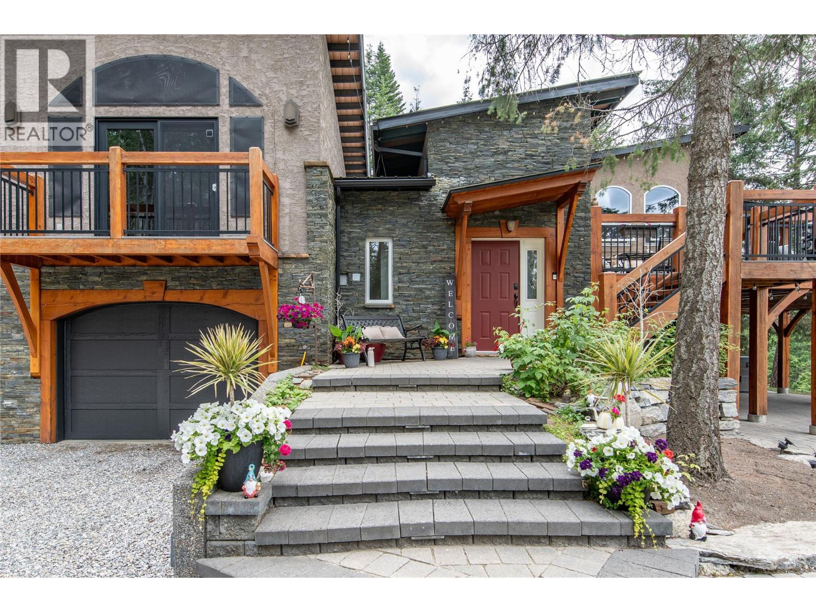 631 Lapp Road, Golden, British Columbia  V0A 1H3 - Photo 2 - 10394469