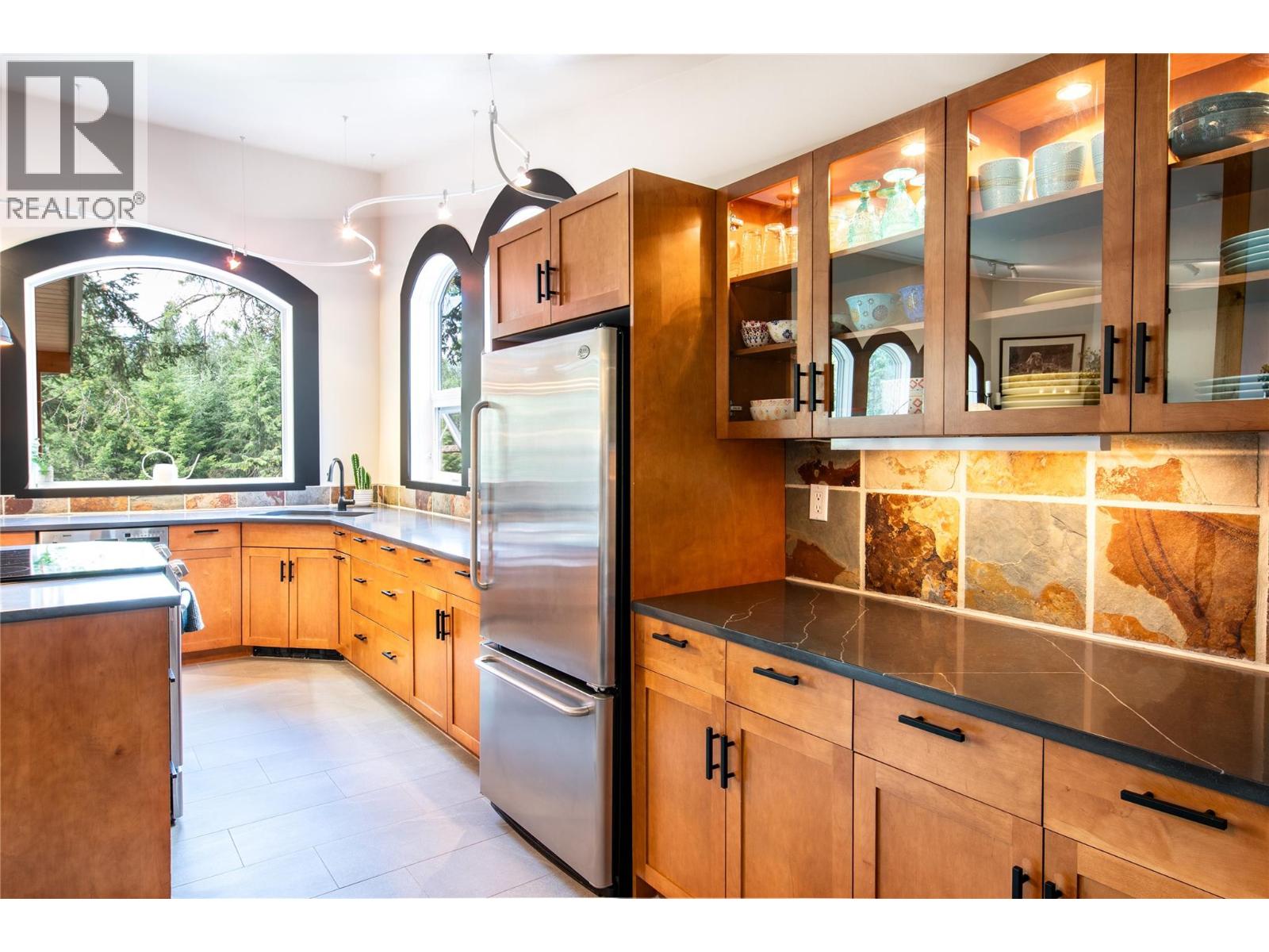 631 Lapp Road, Golden, British Columbia  V0A 1H3 - Photo 4 - 10394469