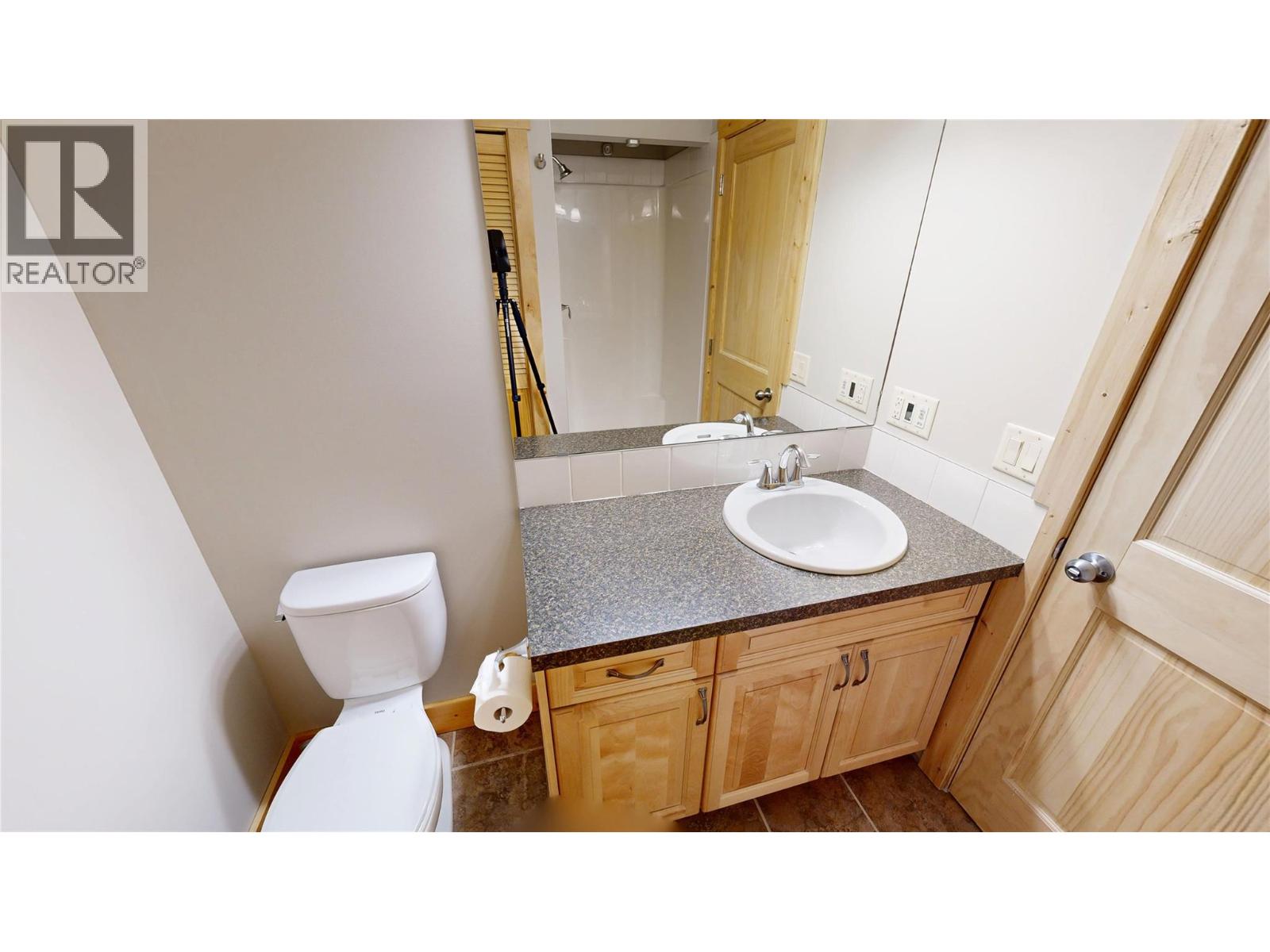 4868 Riverview Drive Unit# 93, Edgewater, British Columbia  V0A 1E0 - Photo 2 - 10394586