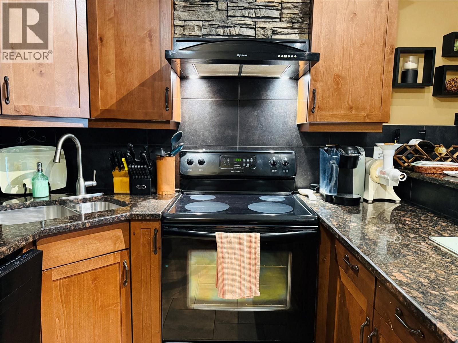 7495 Columbia Avenue Unit# 2103, Radium Hot Springs, British Columbia  V0A 1M0 - Photo 6 - 10394802