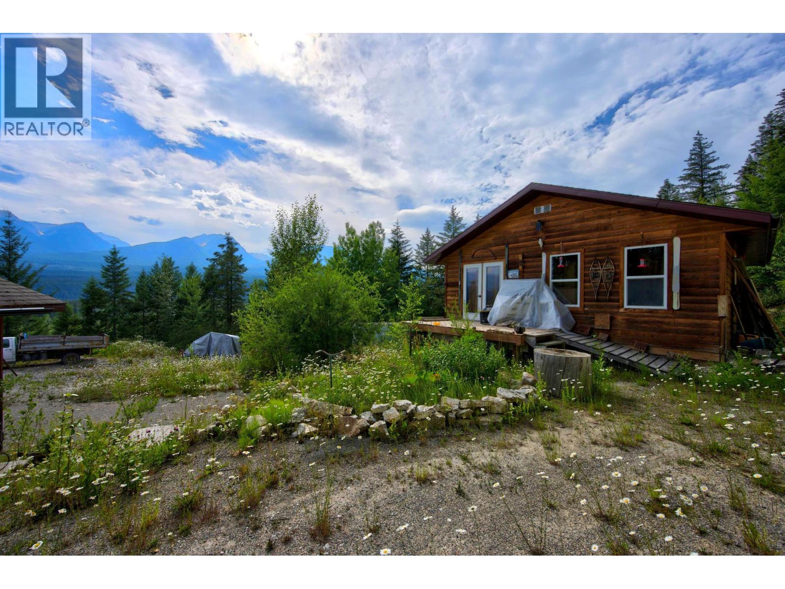 1664 Trans Canada  N Highway, Golden, British Columbia  V0A 1H0 - Photo 14 - 10393639