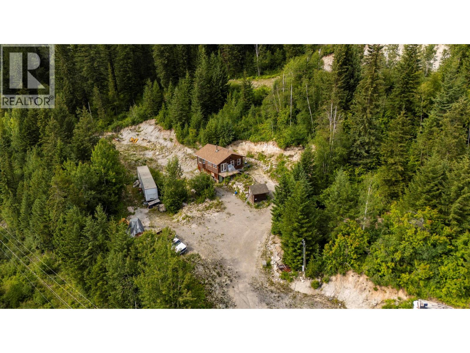 1664 Trans Canada  N Highway, Golden, British Columbia  V0A 1H0 - Photo 2 - 10393639