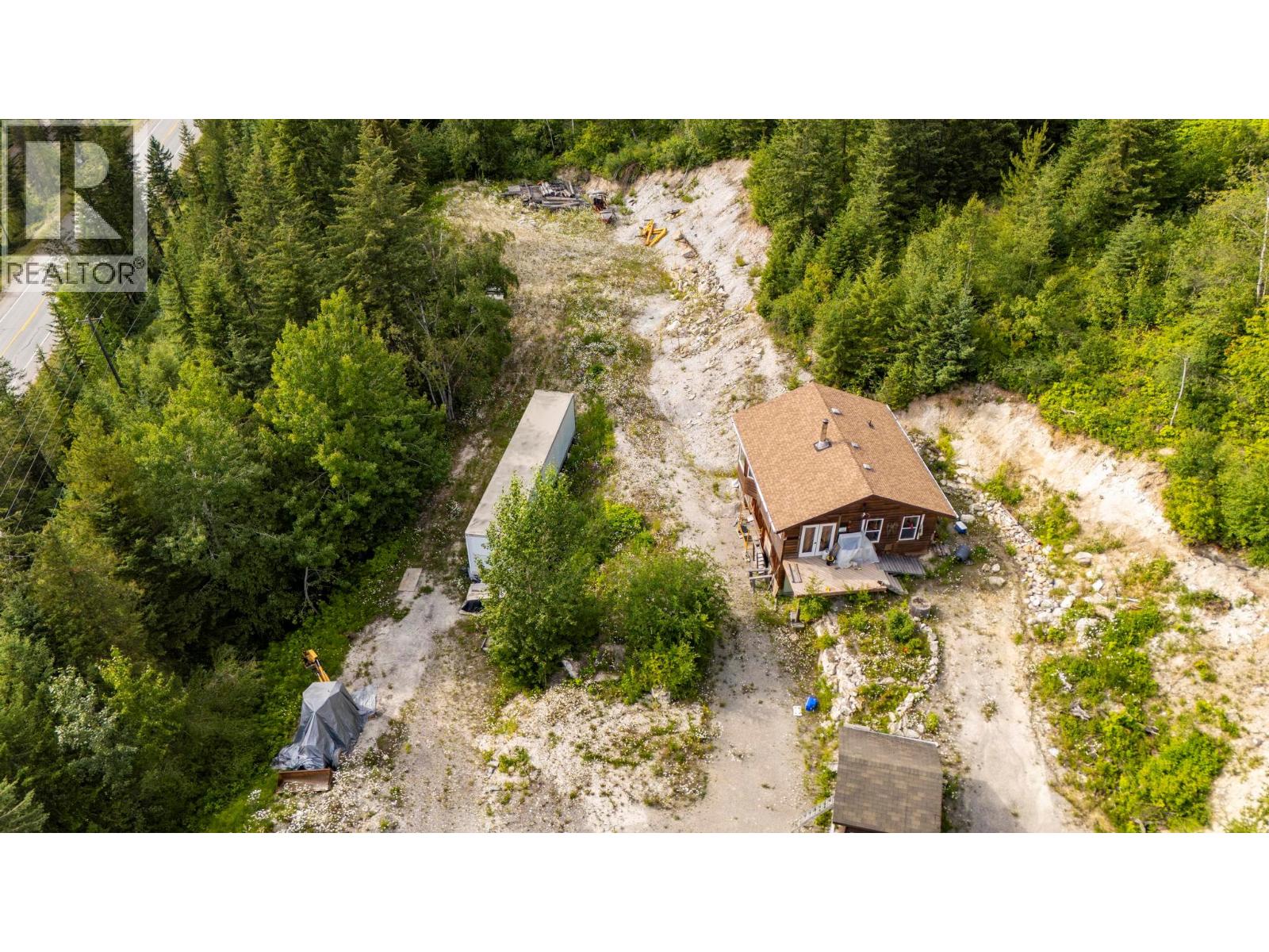 1664 Trans Canada  N Highway, Golden, British Columbia  V0A 1H0 - Photo 3 - 10393639