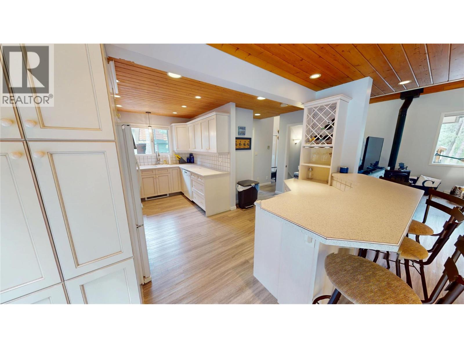 4878 Ridge Crescent, Windermere, British Columbia  V0A 1K3 - Photo 3 - 10394838
