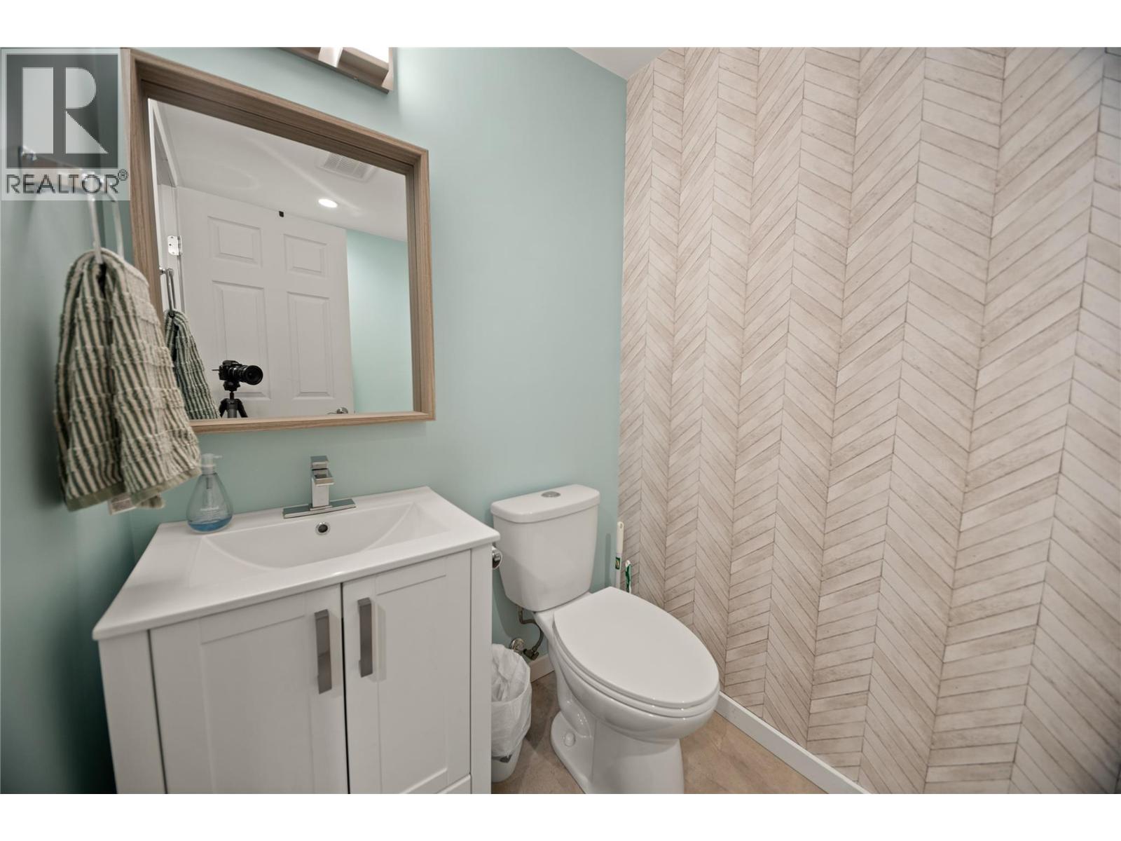 2206 13th Avenue, Invermere, British Columbia  V0A 1K4 - Photo 27 - 10394960