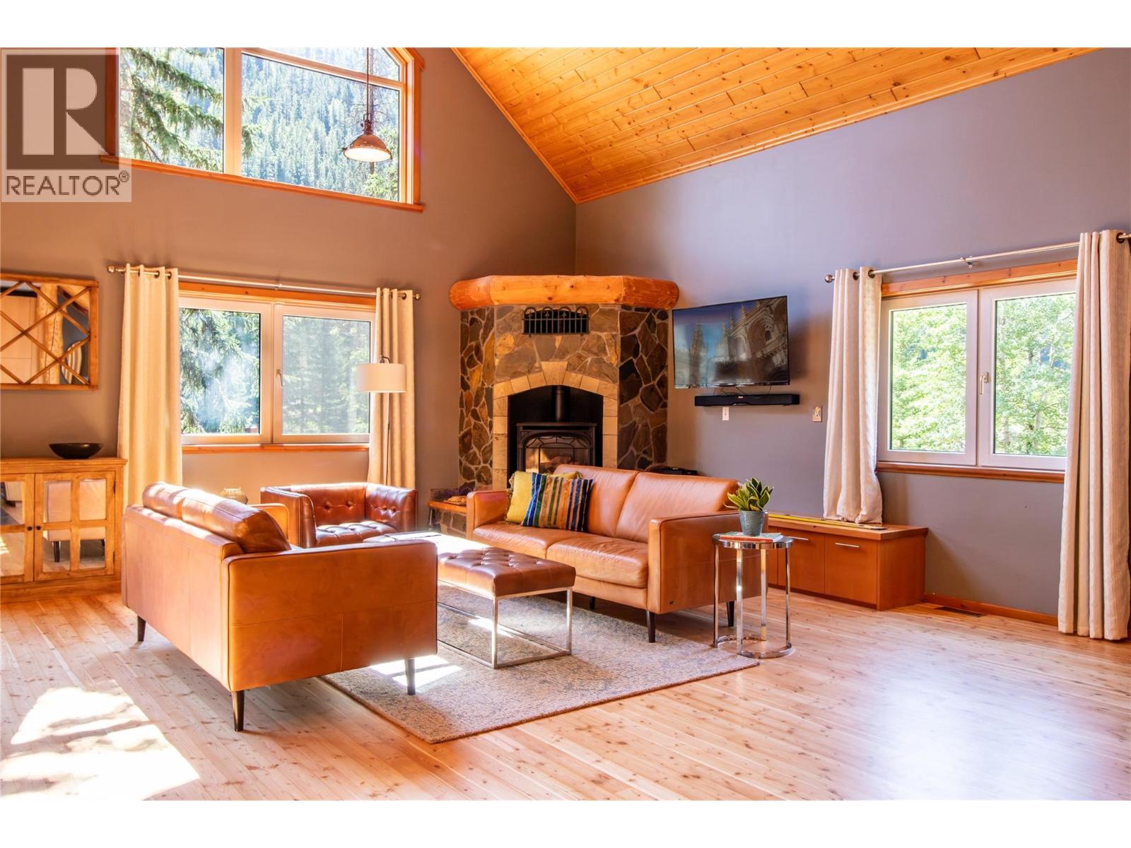 1957 Greywolf Drive, Panorama, British Columbia  V0A 1T0 - Photo 4 - 10394814