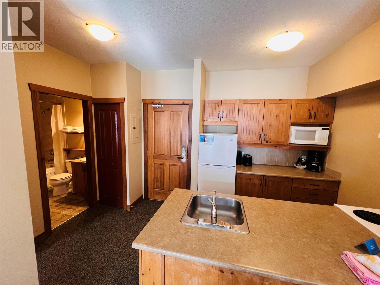 2090 Summit Drive Unit# 203, Panorama, British Columbia