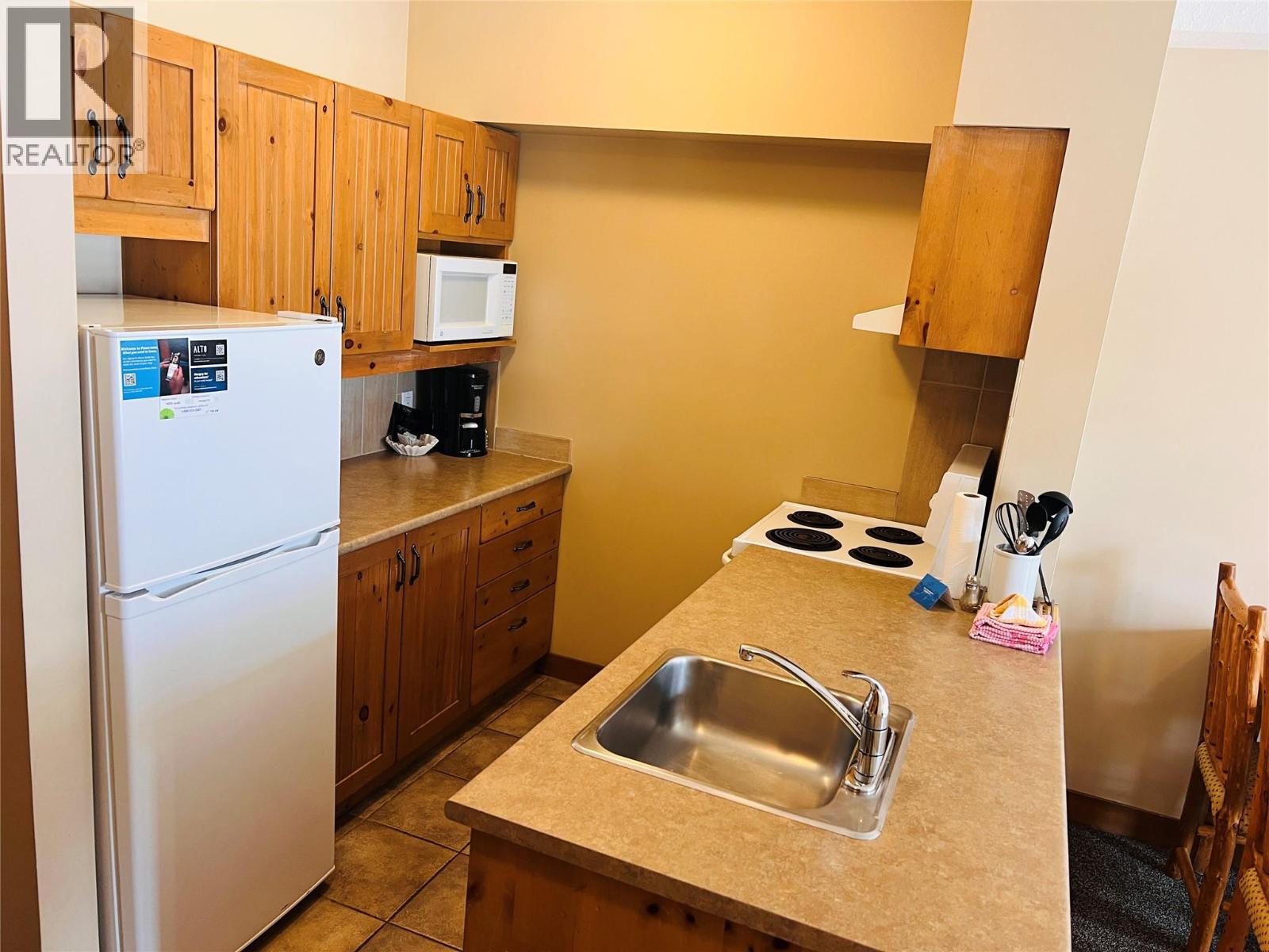 2090 Summit Drive Unit# 203, Panorama, British Columbia  V0A 1T0 - Photo 2 - 10395803
