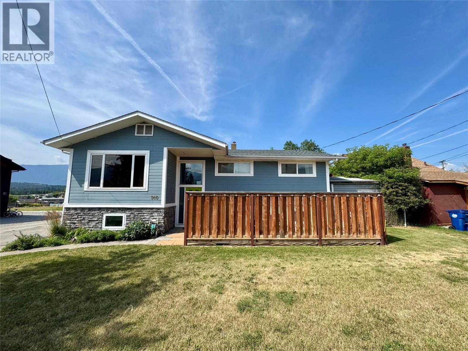 910 5th Ave Avenue, Invermere, British Columbia