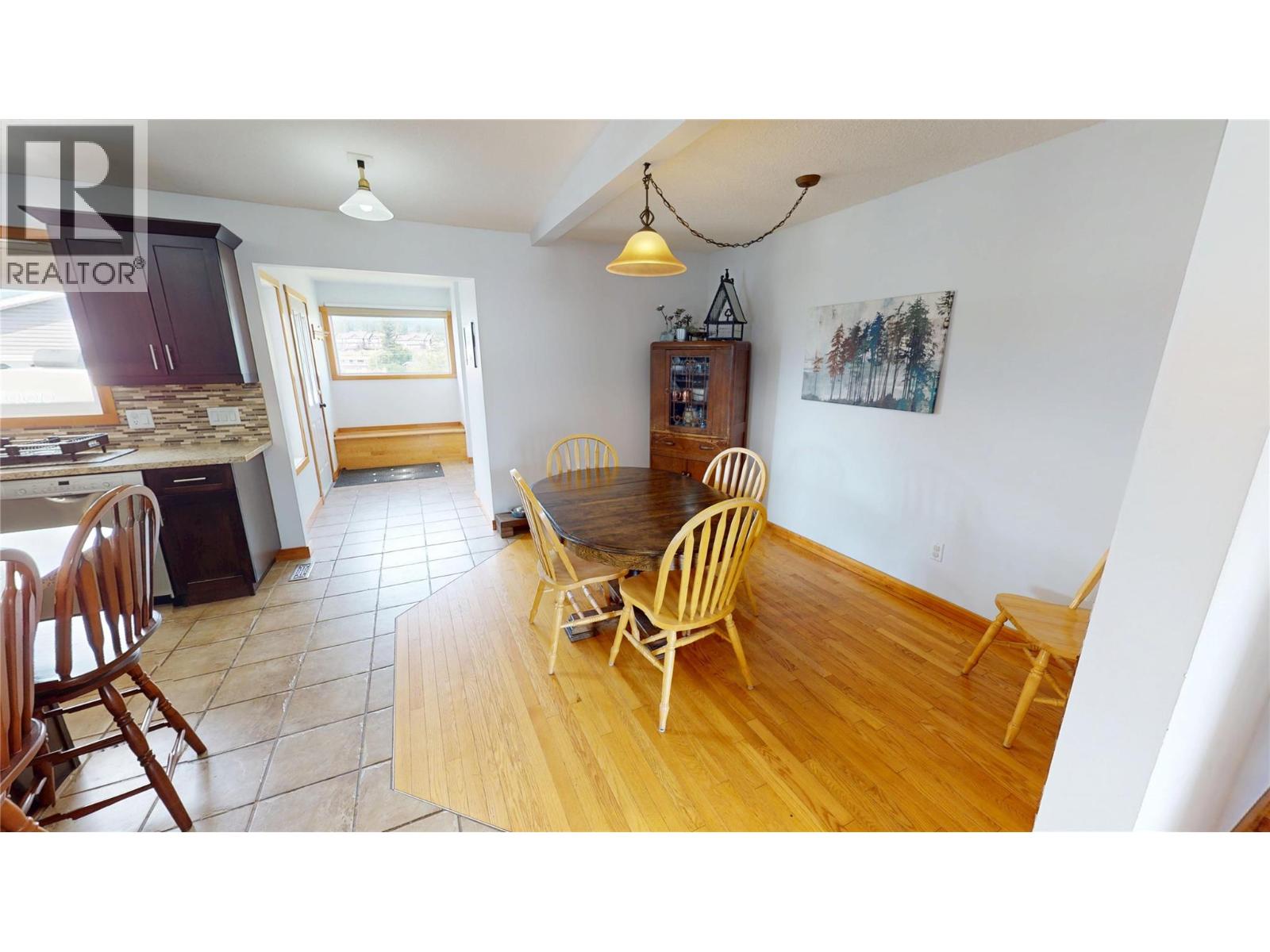 910 5th Ave Avenue, Invermere, British Columbia  V0A 1K0 - Photo 10 - 10395785