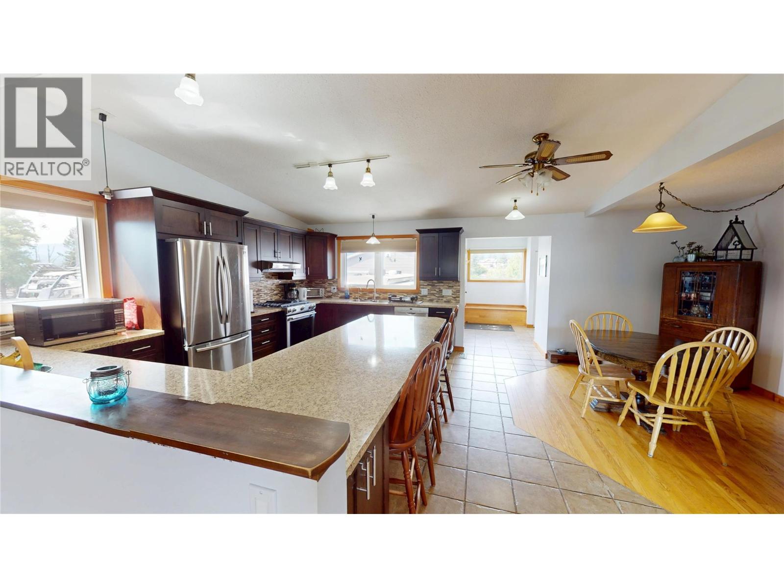 910 5th Ave Avenue, Invermere, British Columbia  V0A 1K0 - Photo 12 - 10395785