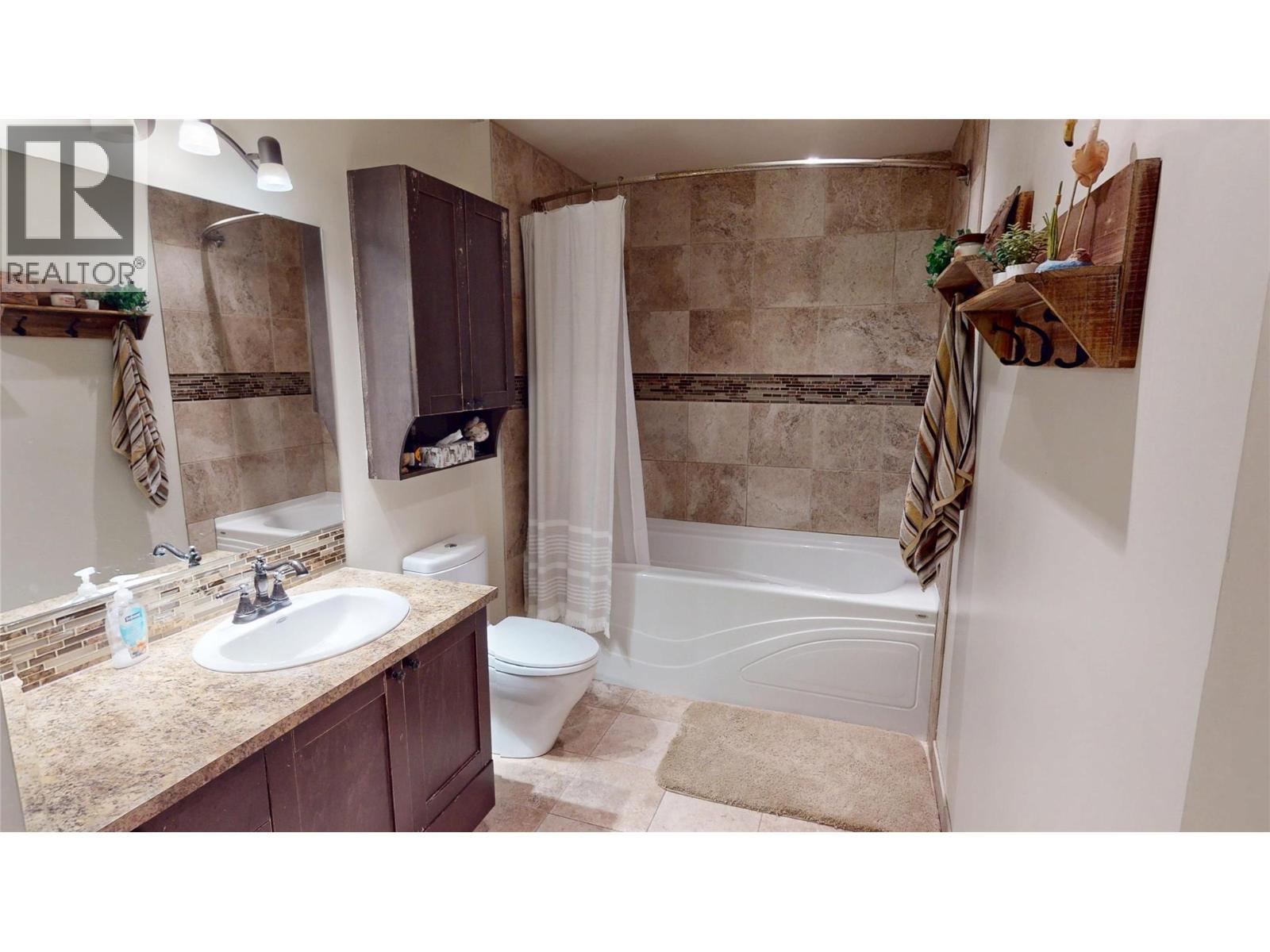 910 5th Ave Avenue, Invermere, British Columbia  V0A 1K0 - Photo 14 - 10395785
