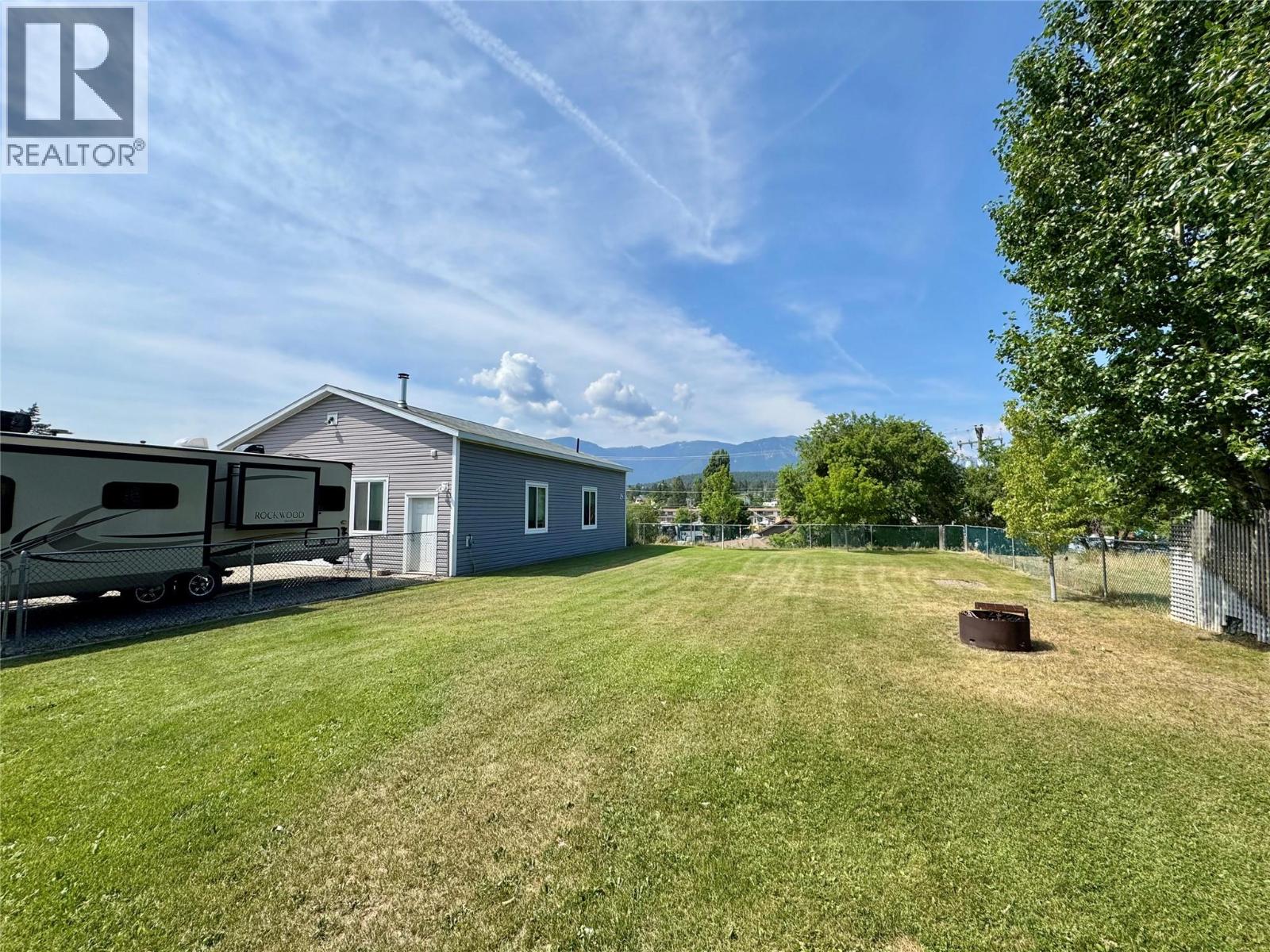 910 5th Ave Avenue, Invermere, British Columbia  V0A 1K0 - Photo 3 - 10395785