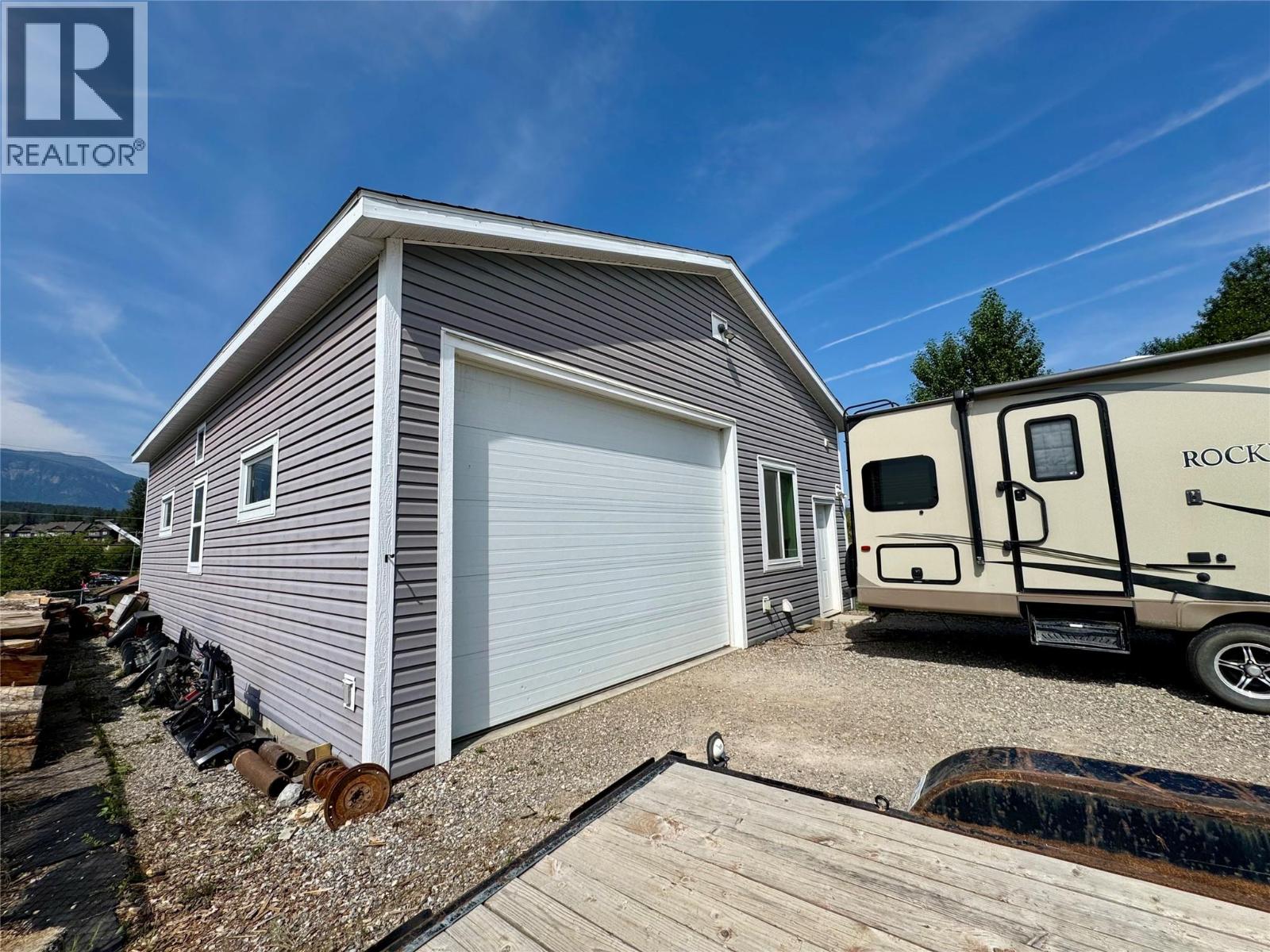 910 5th Ave Avenue, Invermere, British Columbia  V0A 1K0 - Photo 5 - 10395785