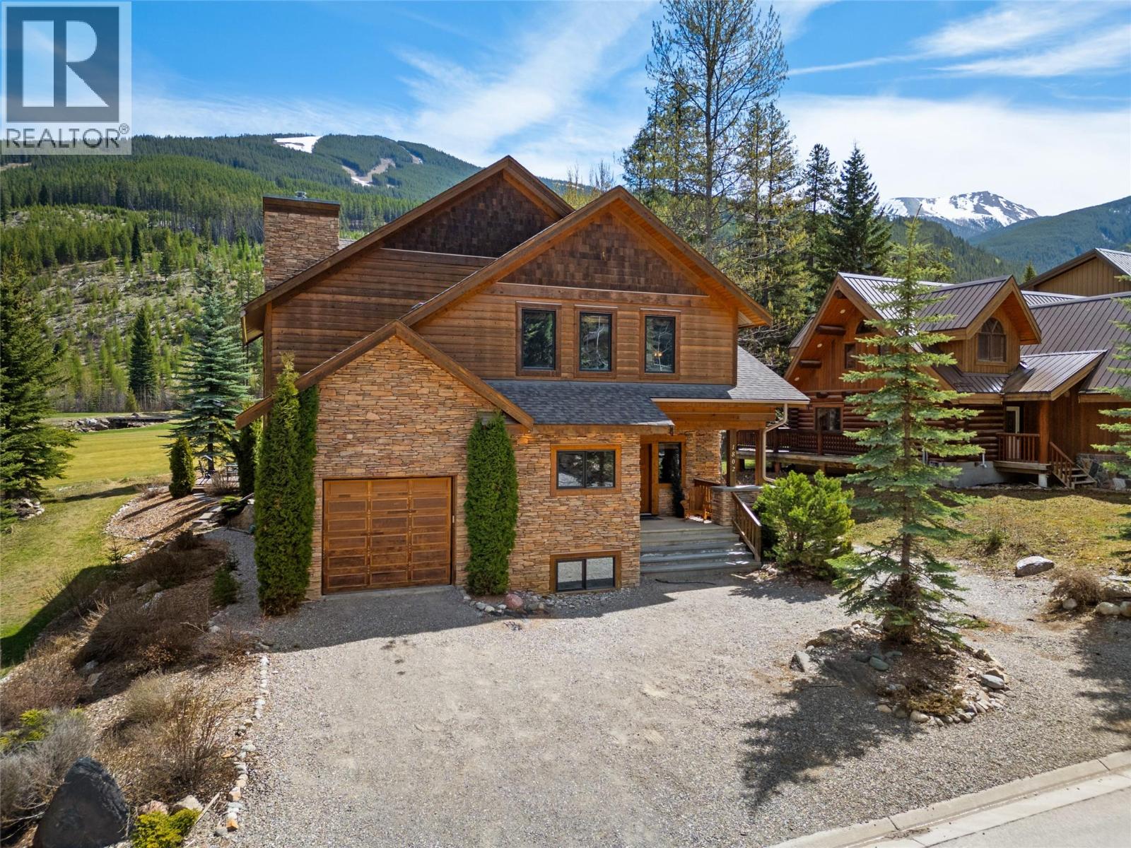 1802 GREYWOLF Drive, Panorama, British Columbia