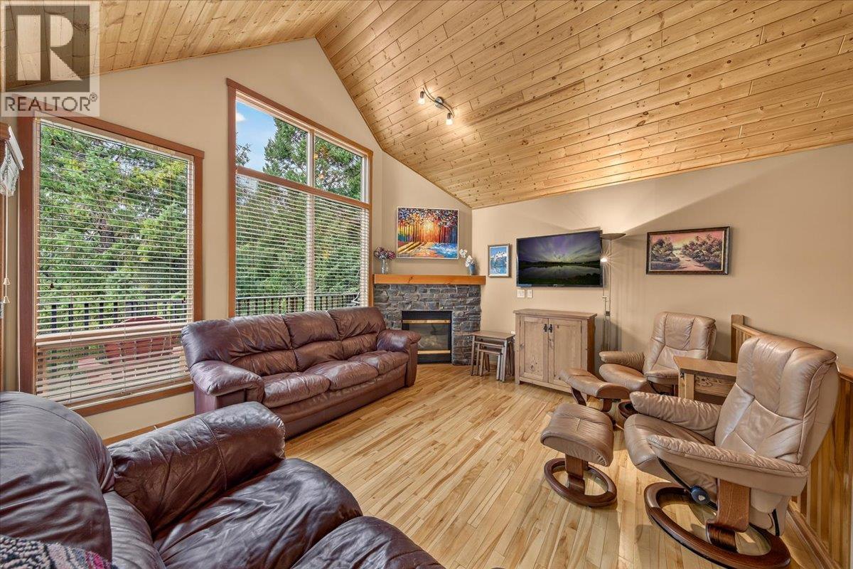 925 Lakeview Meadows Glen Unit# 17, Windermere, British Columbia  V0A 1K3 - Photo 4 - 10395917