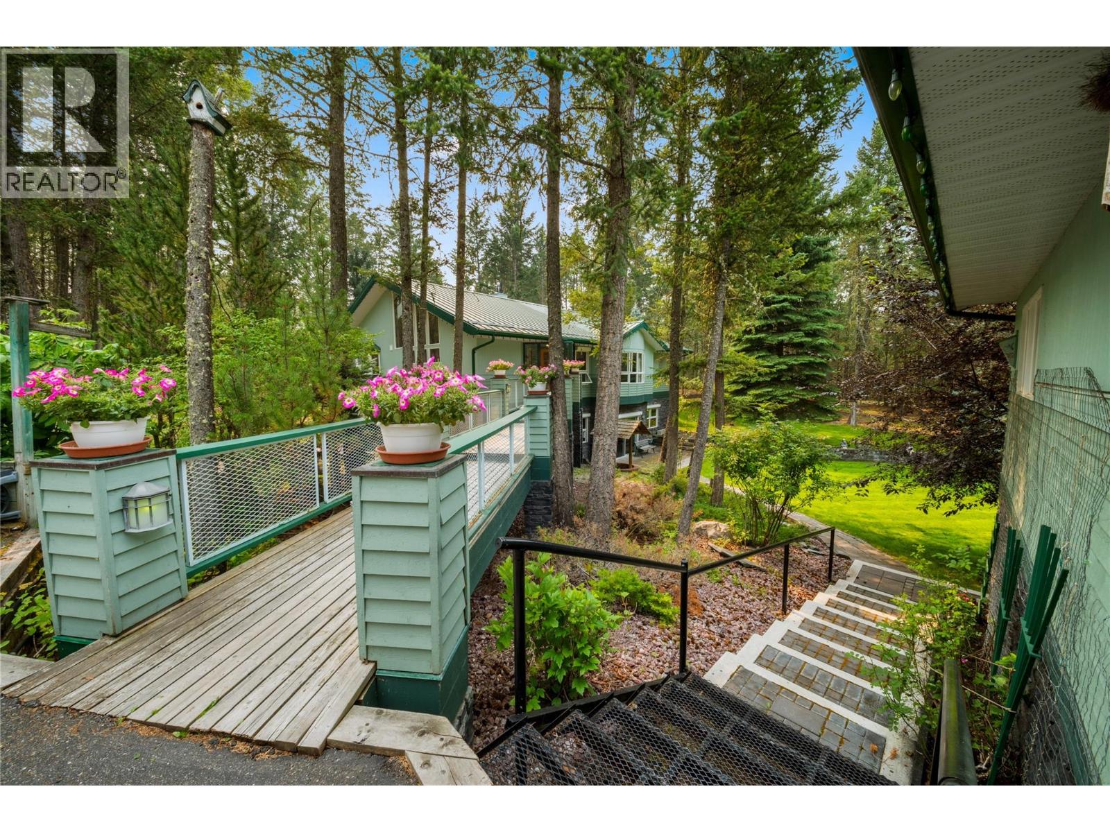 8038 Mcintosh Loop Road, Dry Gulch, British Columbia  V0A 1M0 - Photo 2 - 10396518