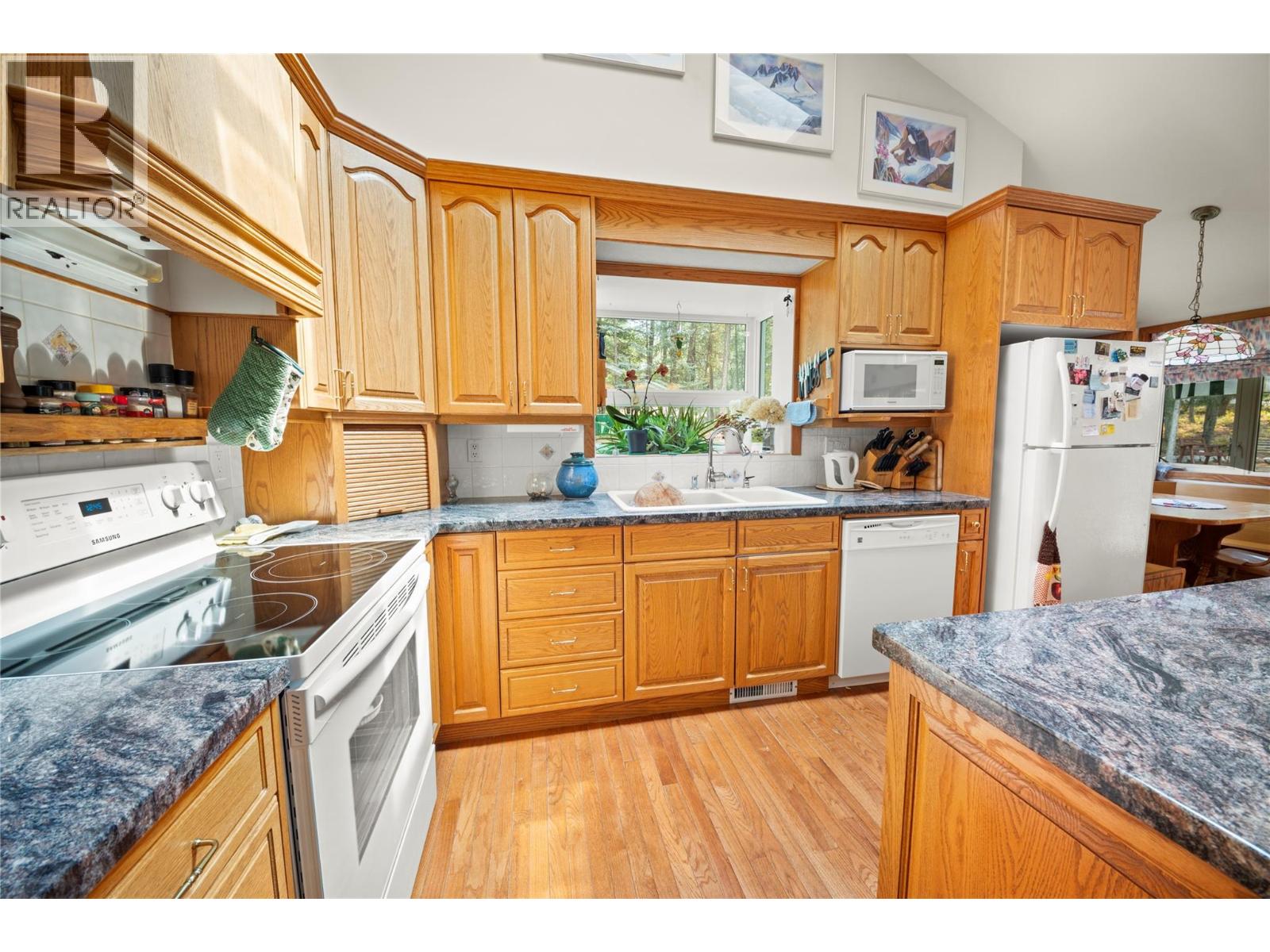 8038 Mcintosh Loop Road, Dry Gulch, British Columbia  V0A 1M0 - Photo 21 - 10396518